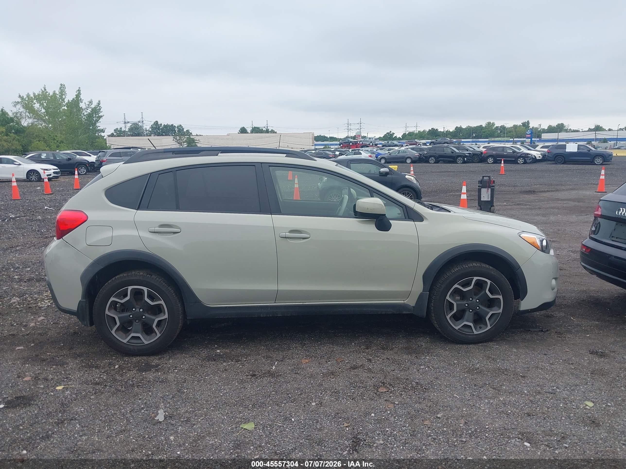 2013 Subaru Xv Crosstrek 2.0i Limited Cream vin: JF2GPAGC1D2820891
