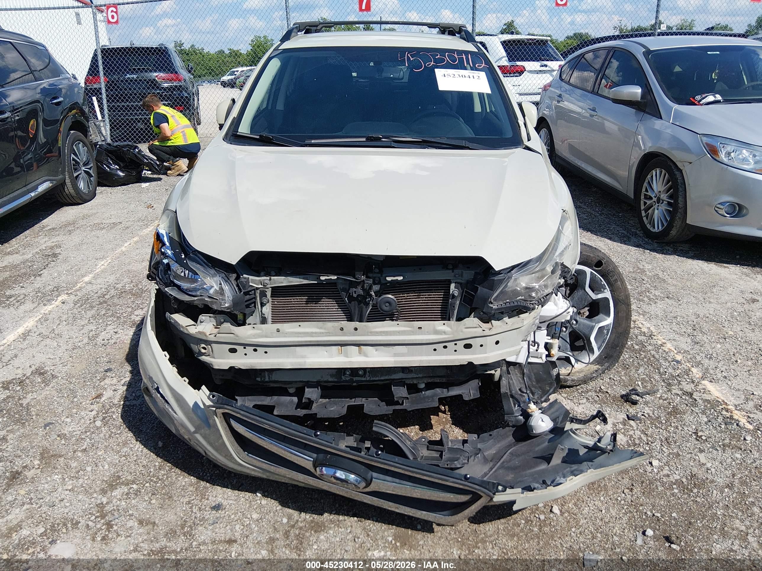 2014 Subaru Xv Crosstrek 2.0i Limited Cream vin: JF2GPAGC2E8270955