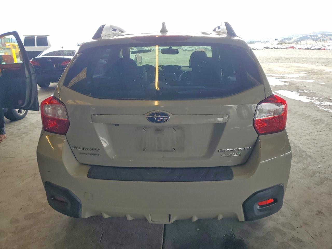 2016 Subaru Crosstrek Limited Tan vin: JF2GPAKC2G8306198