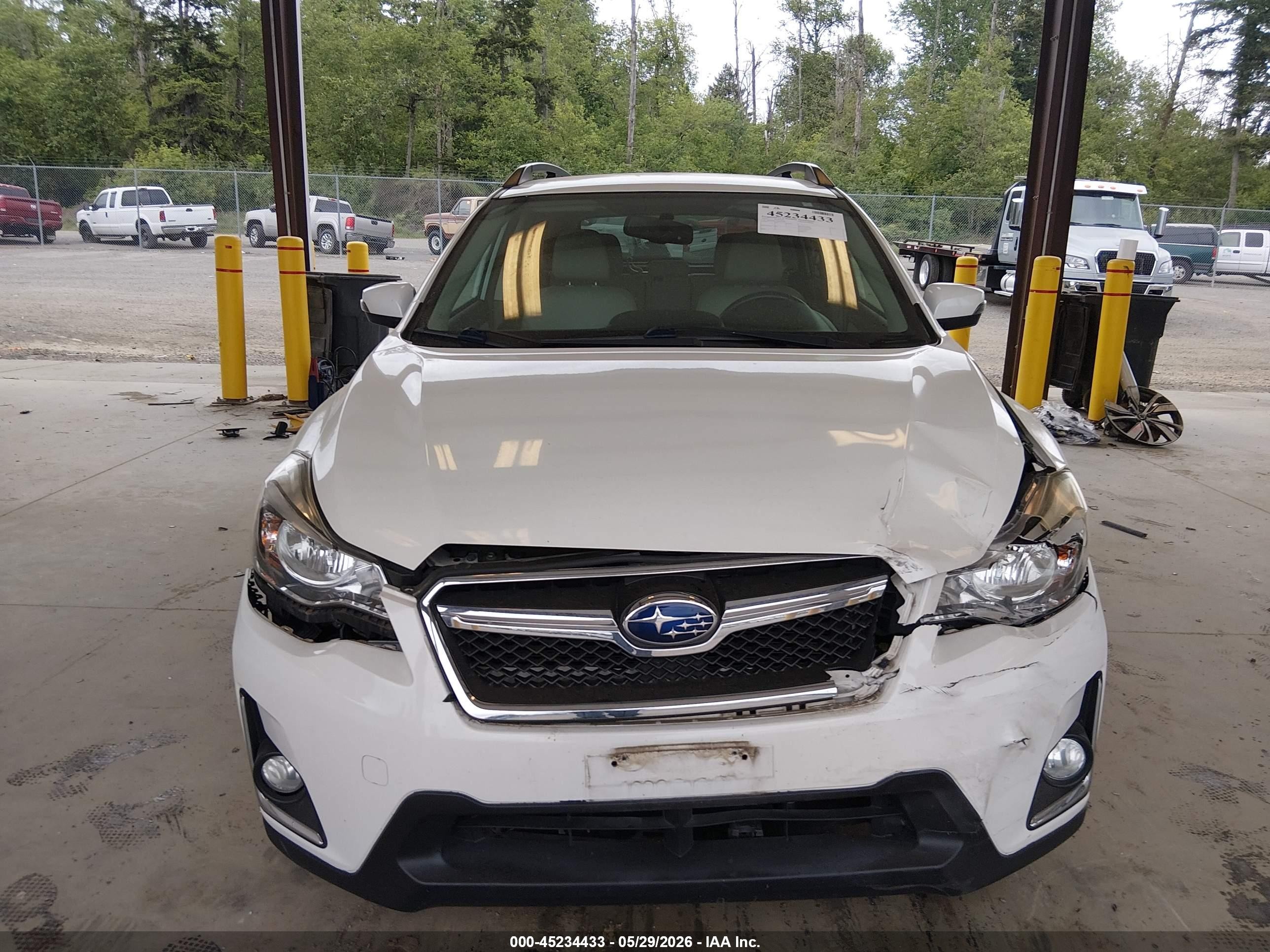 2016 Subaru Crosstrek 2.0i Limited White vin: JF2GPAKC2GH302989
