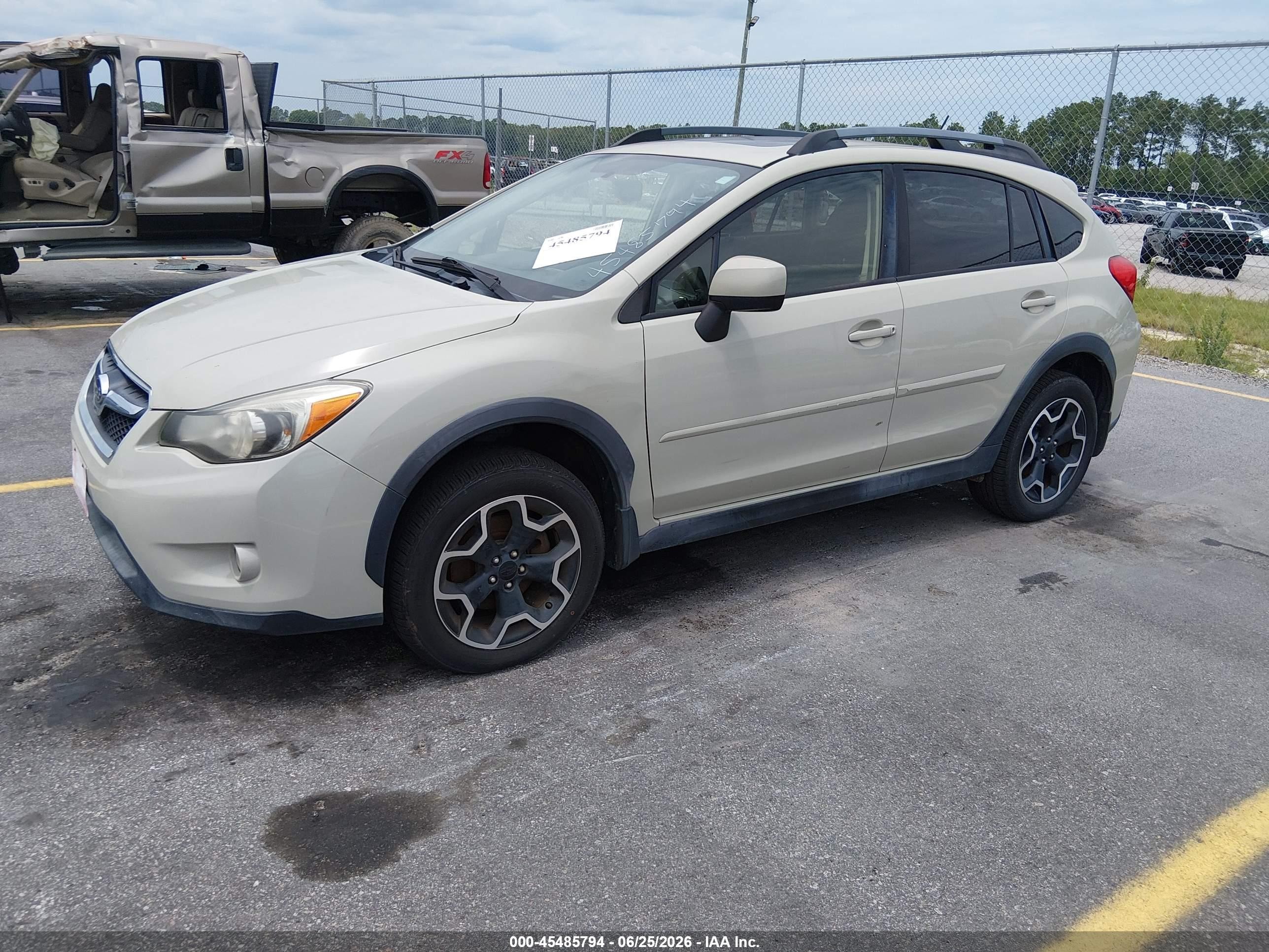 2014 Subaru Xv Crosstrek 2.0i Limited Beige vin: JF2GPAKC7E8268271