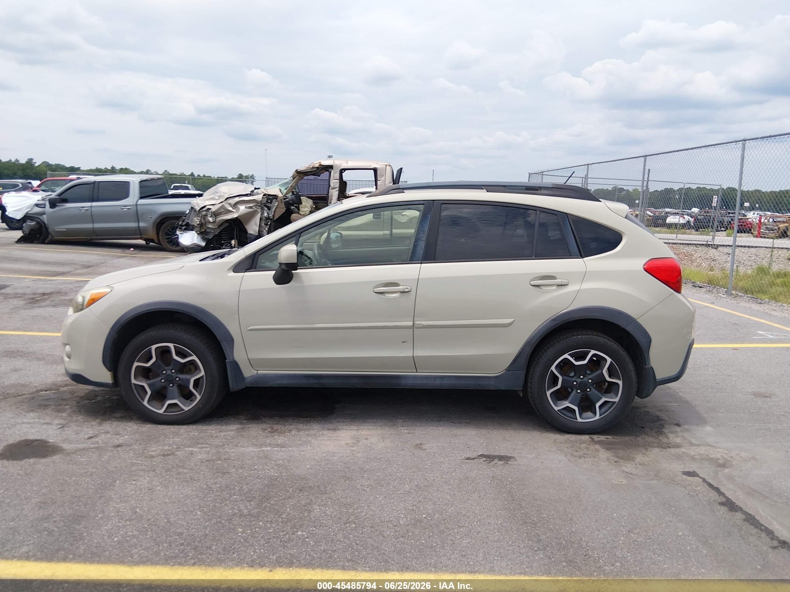 2014 Subaru Xv Crosstrek 2.0i Limited Beige vin: JF2GPAKC7E8268271