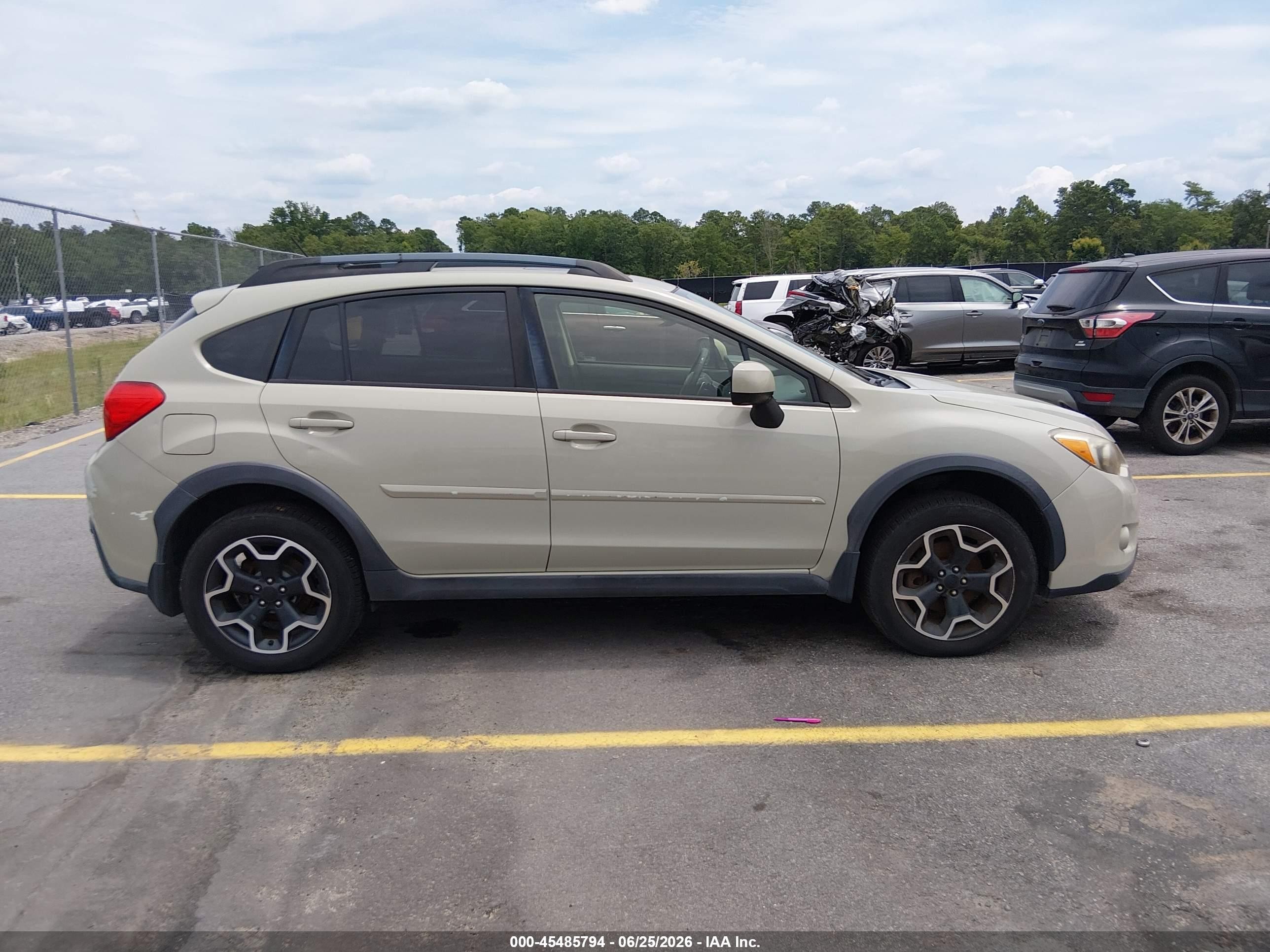 2014 Subaru Xv Crosstrek 2.0i Limited Beige vin: JF2GPAKC7E8268271