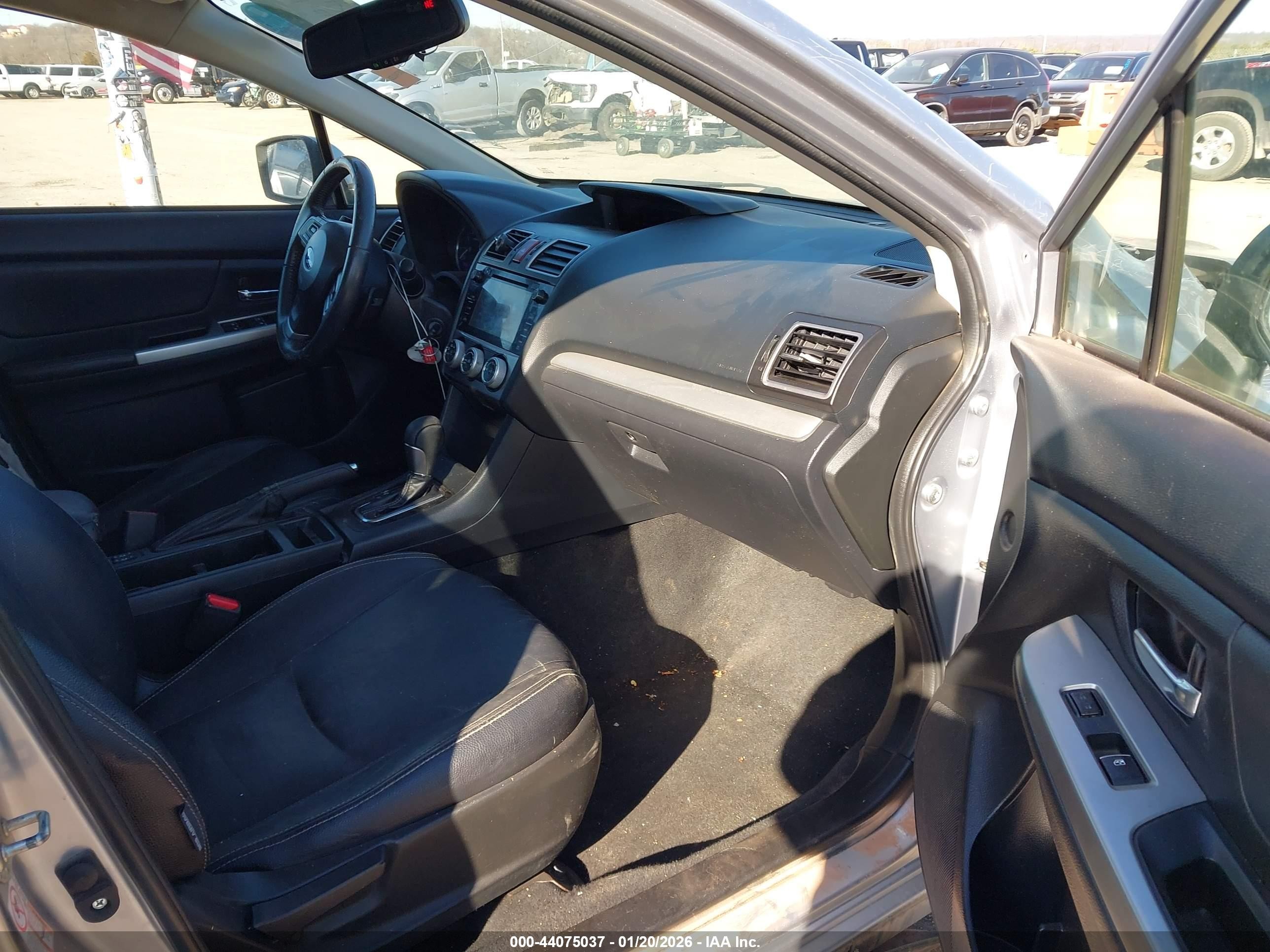 2015 Subaru Xv Crosstrek 2.0i Limited Silver vin: JF2GPAMC7F8294741