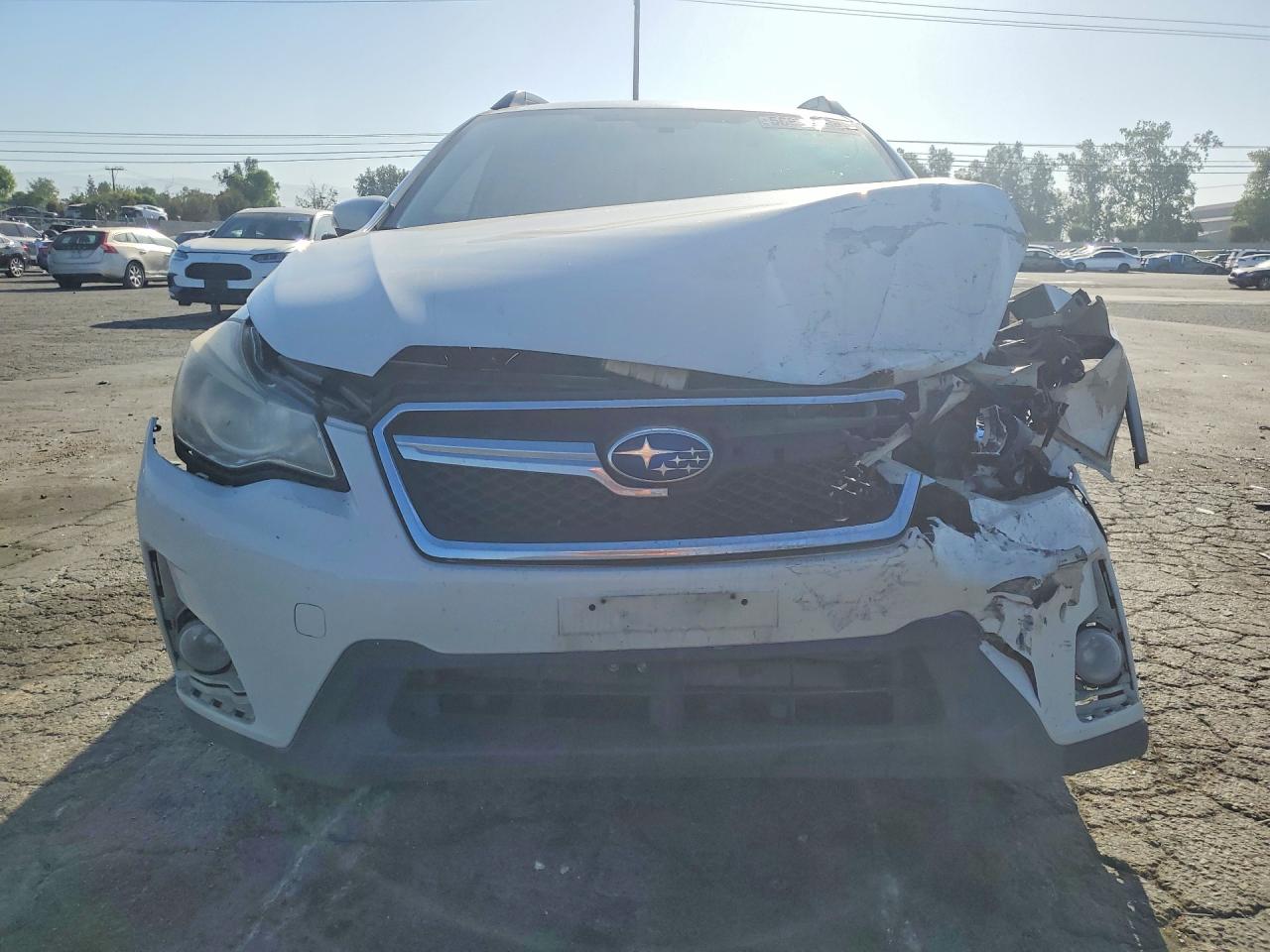 2017 Subaru Crosstrek Limited White vin: JF2GPANC2H8222914