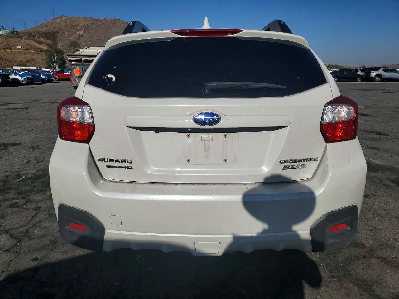 2017 Subaru Crosstrek Limited White vin: JF2GPANC2H8222914