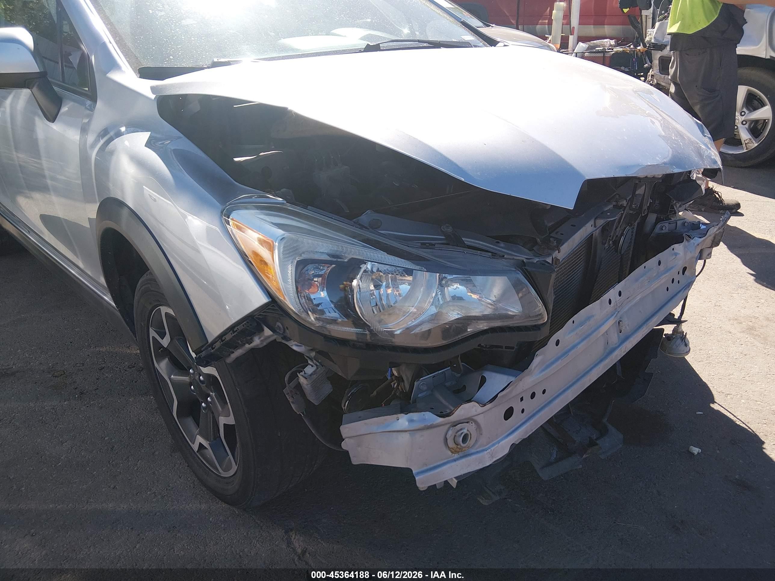 2014 Subaru Xv Crosstrek 2.0i Premium Silver vin: JF2GPAVC8EH337402