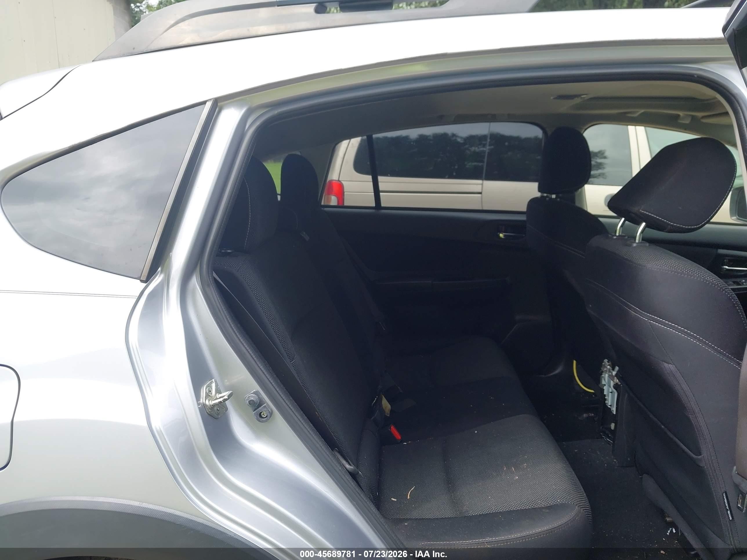 2014 Subaru Xv Crosstrek 2.0i Premium Silver vin: JF2GPAVCXE8308998