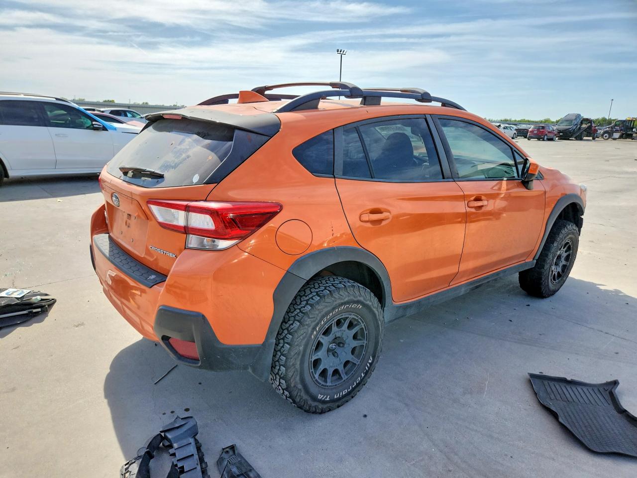 2018 Subaru Crosstrek Premium Orange vin: JF2GTABC9JG321404