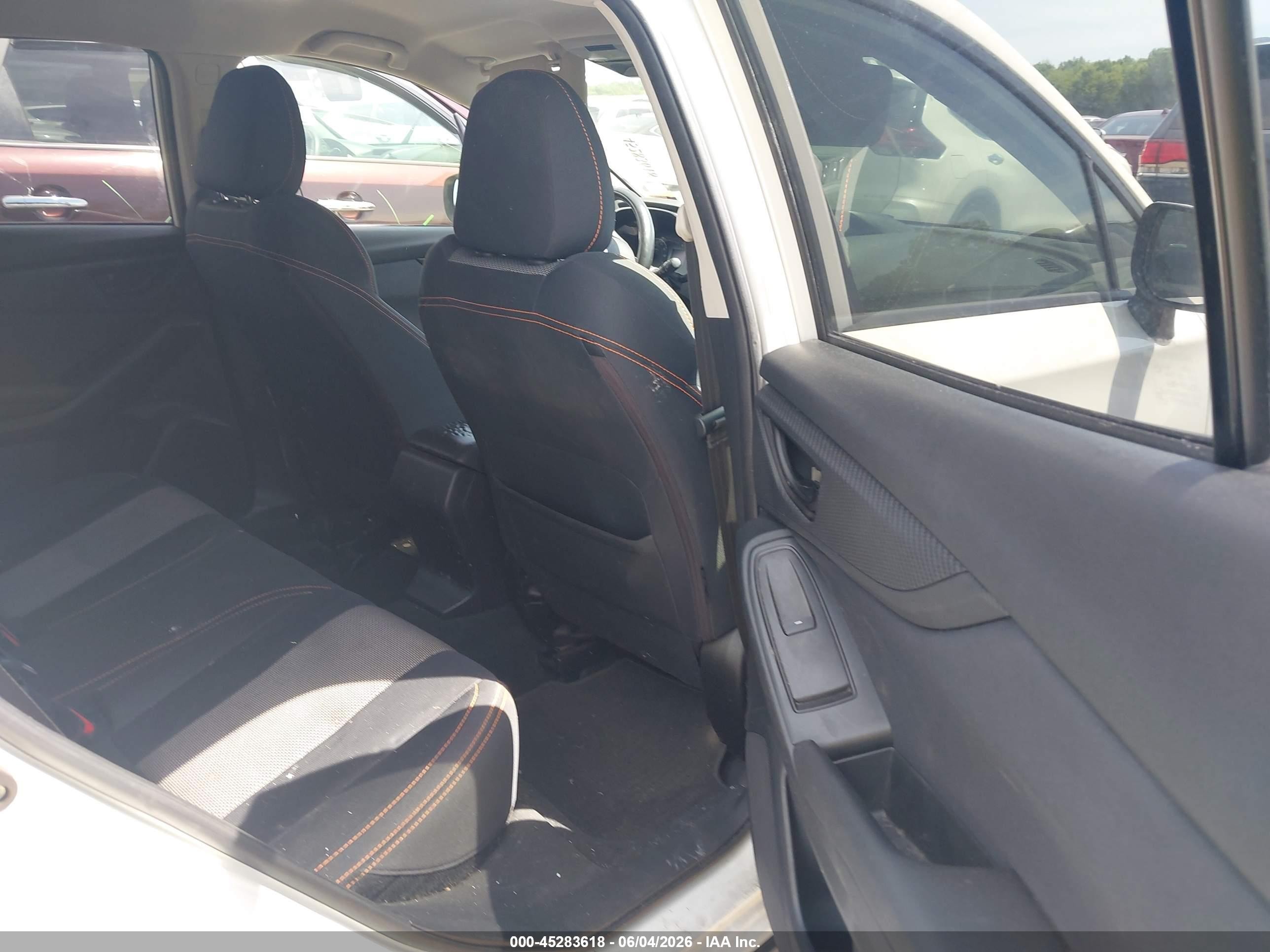 2019 Subaru Crosstrek 2.0i Premium White vin: JF2GTACC3KH204461