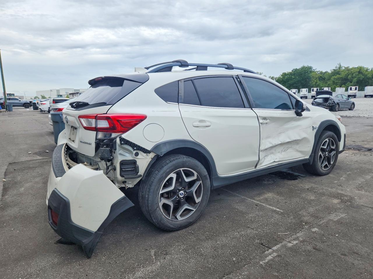 2018 Subaru Crosstrek Limited White vin: JF2GTALC7JH309695