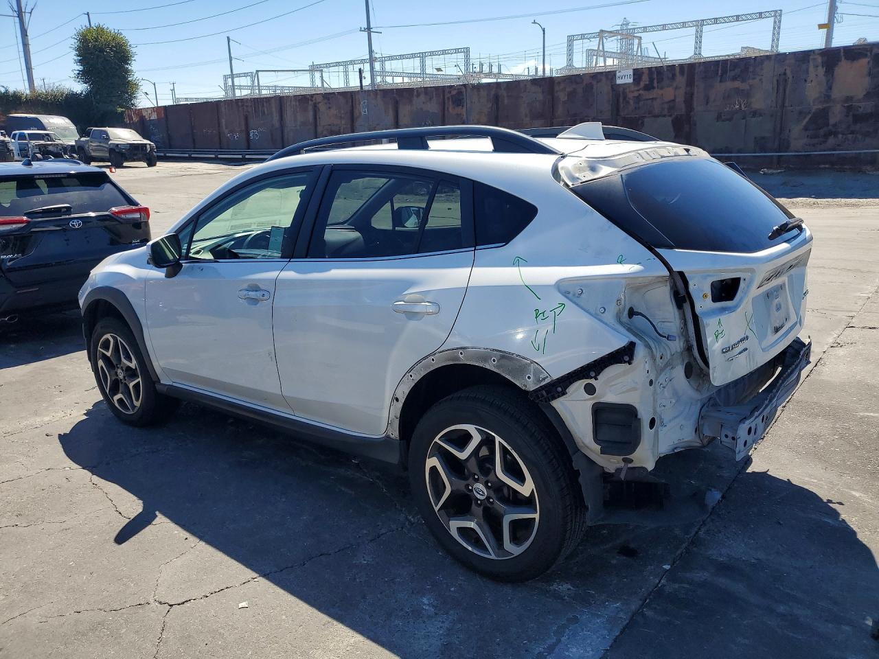 2018 Subaru Crosstrek Limited White vin: JF2GTAMC4JH225364
