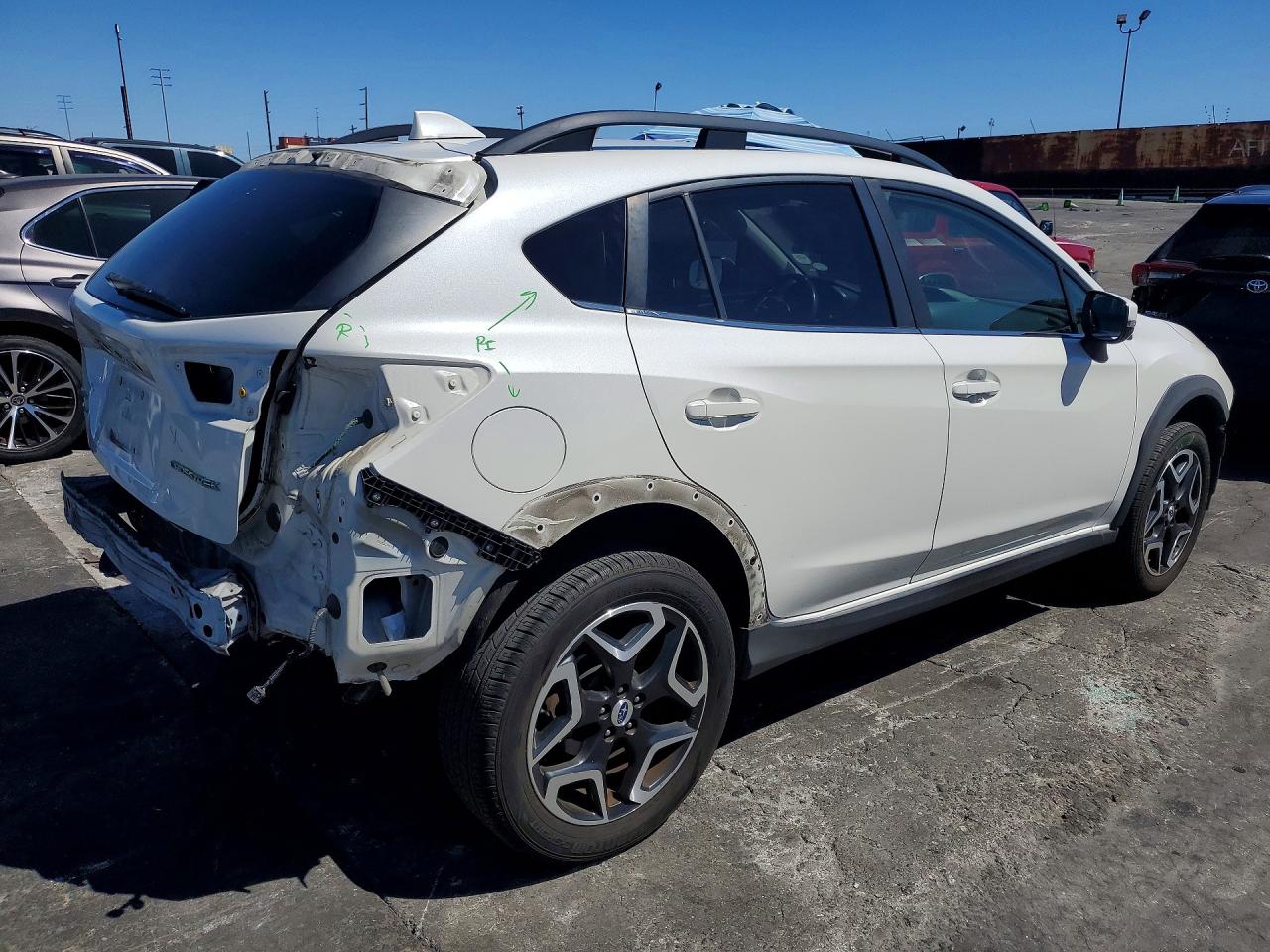 2018 Subaru Crosstrek Limited White vin: JF2GTAMC4JH225364
