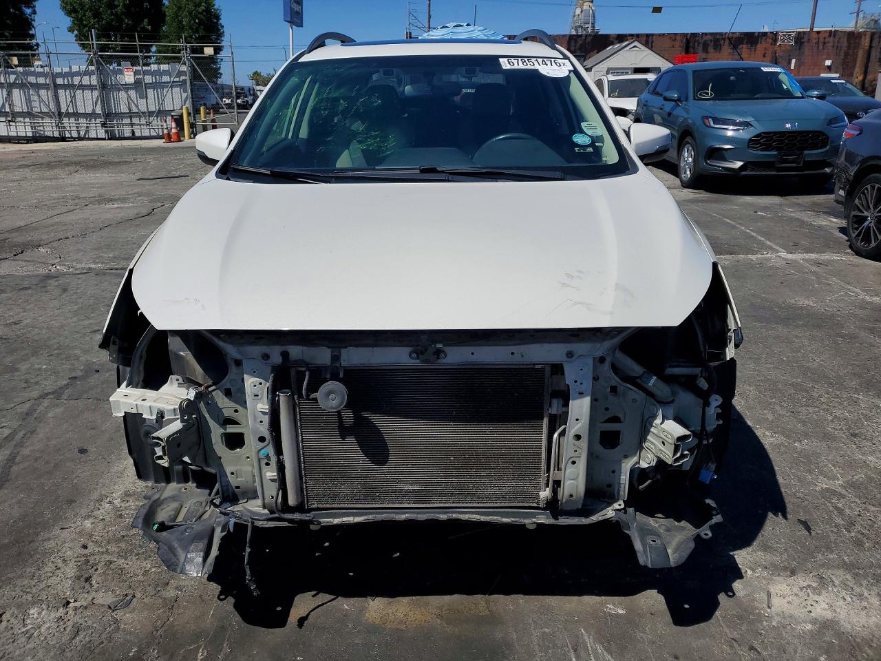 2018 Subaru Crosstrek Limited White vin: JF2GTAMC4JH225364