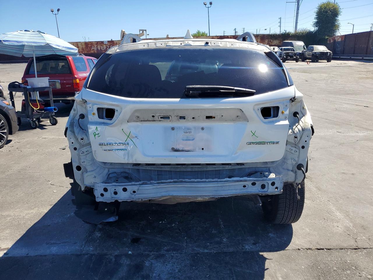 2018 Subaru Crosstrek Limited White vin: JF2GTAMC4JH225364