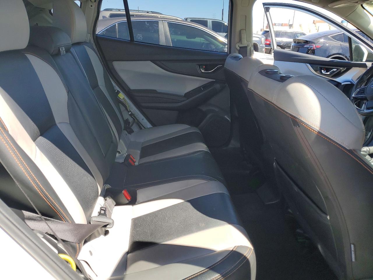 2018 Subaru Crosstrek Limited White vin: JF2GTAMC4JH225364