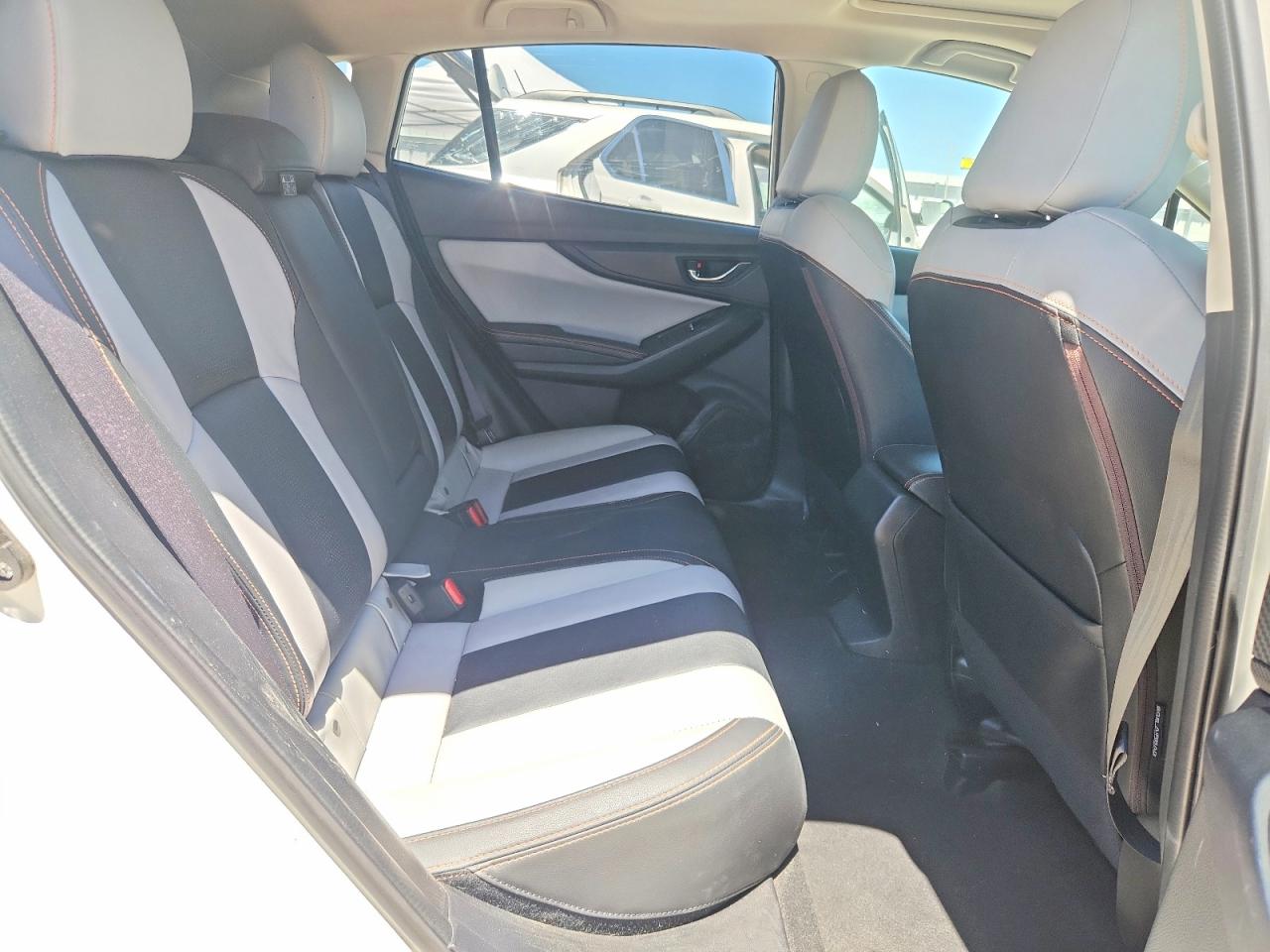 2018 Subaru Crosstrek Limited White vin: JF2GTAMC4JH311094