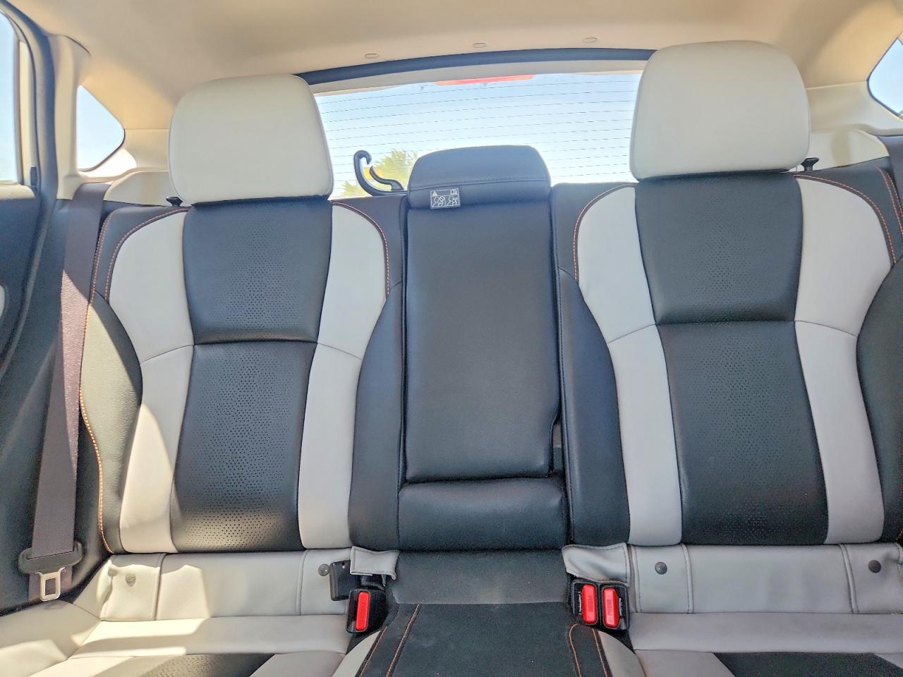 2018 Subaru Crosstrek Limited White vin: JF2GTAMC4JH311094