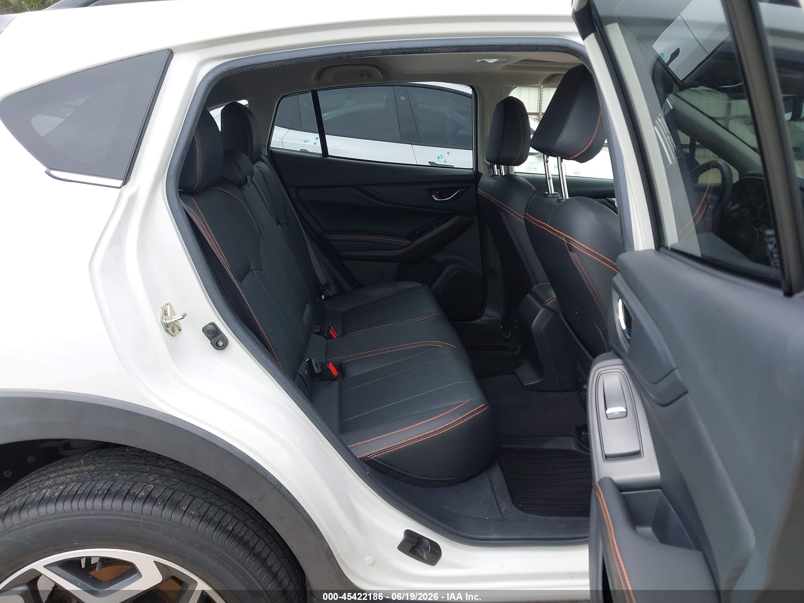 2018 Subaru Crosstrek 2.0i Limited White vin: JF2GTAMC4JH342488