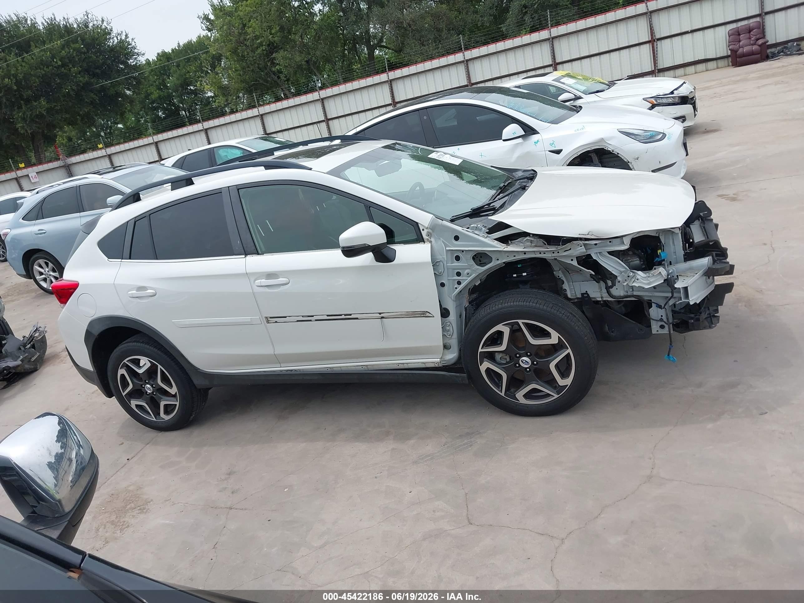 2018 Subaru Crosstrek 2.0i Limited White vin: JF2GTAMC4JH342488