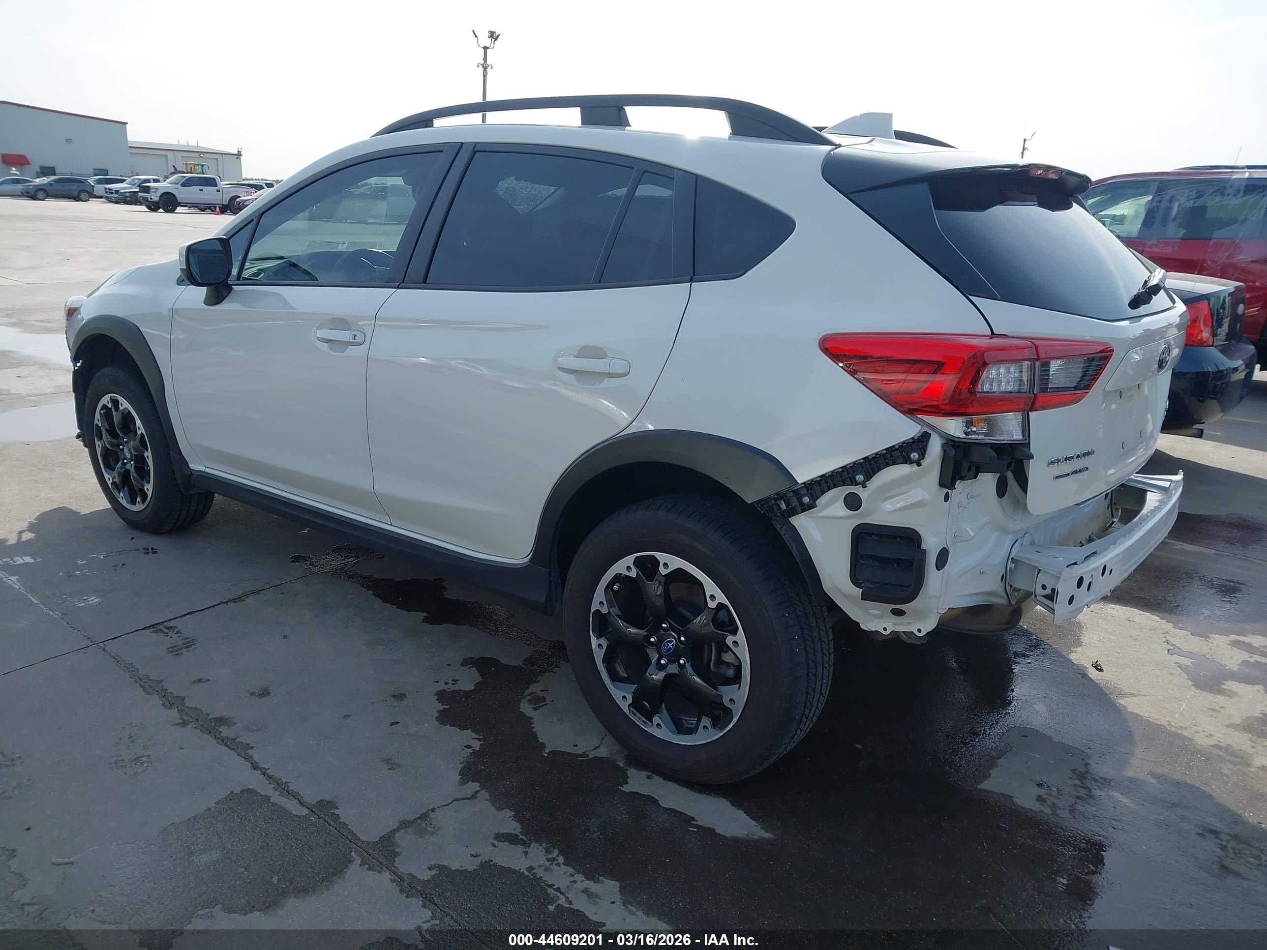 2023 Subaru Crosstrek Premium White vin: JF2GTAPC2P8223052