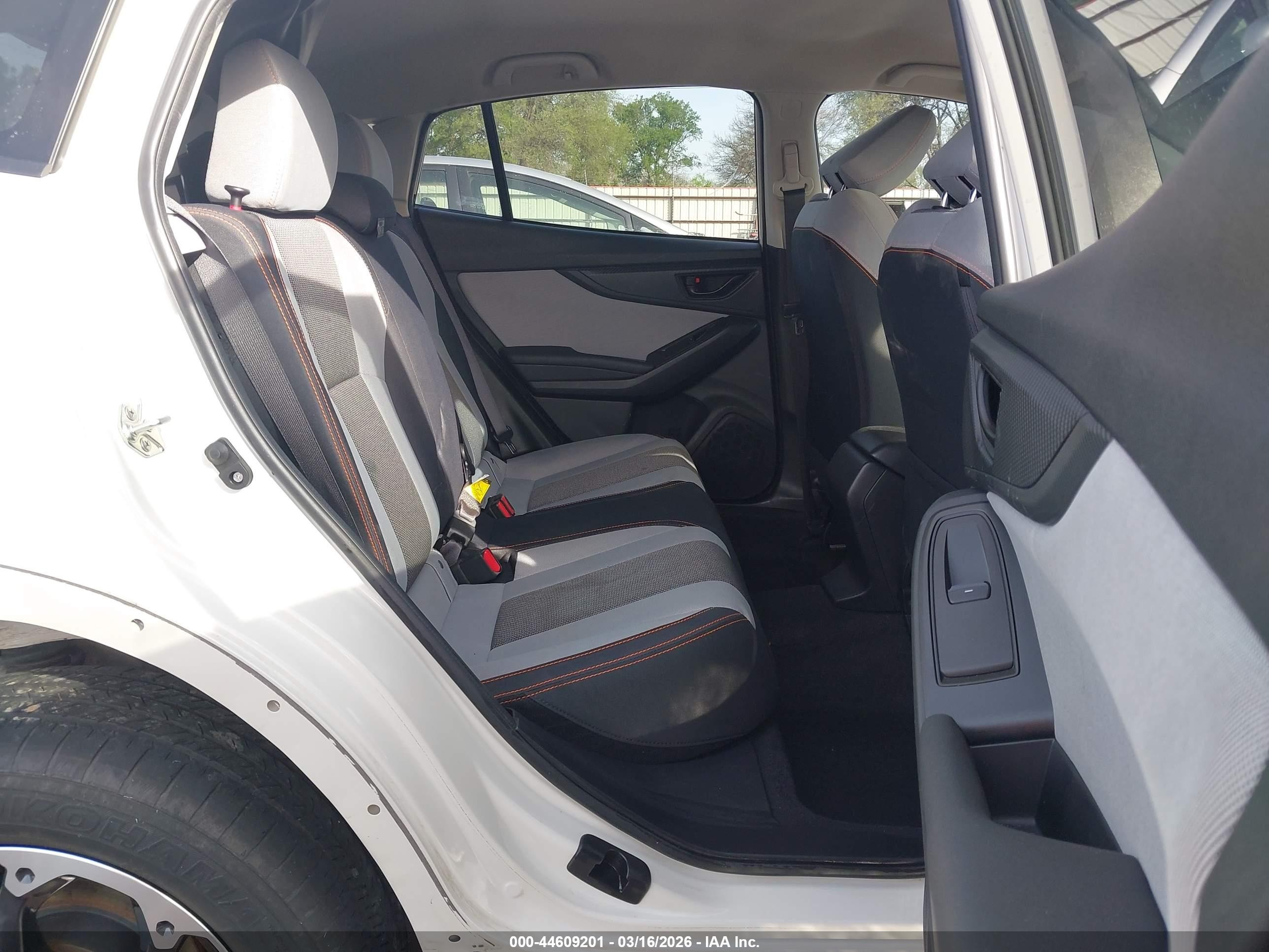 2023 Subaru Crosstrek Premium White vin: JF2GTAPC2P8223052