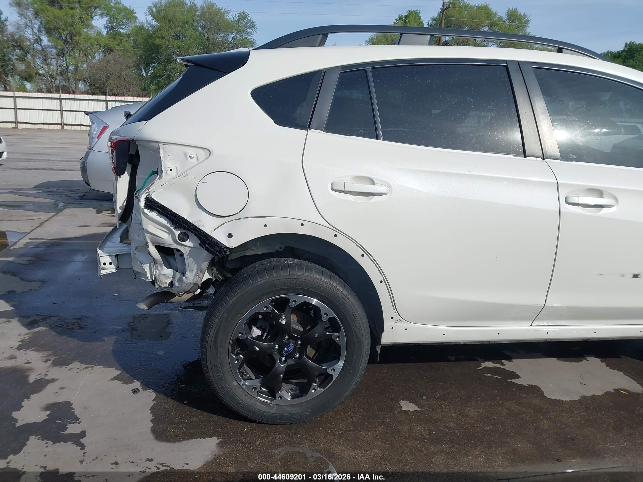 2023 Subaru Crosstrek Premium White vin: JF2GTAPC2P8223052