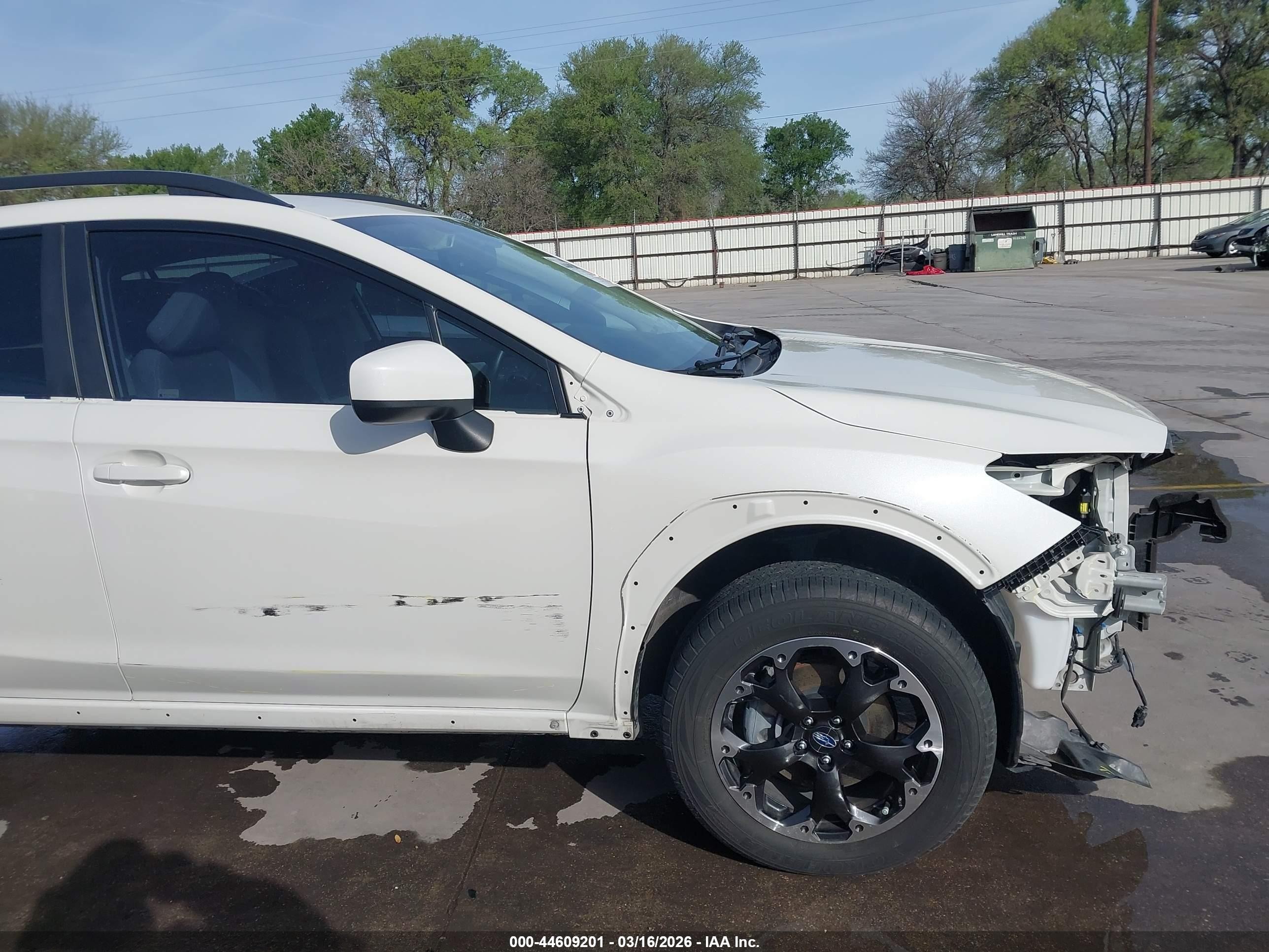 2023 Subaru Crosstrek Premium White vin: JF2GTAPC2P8223052
