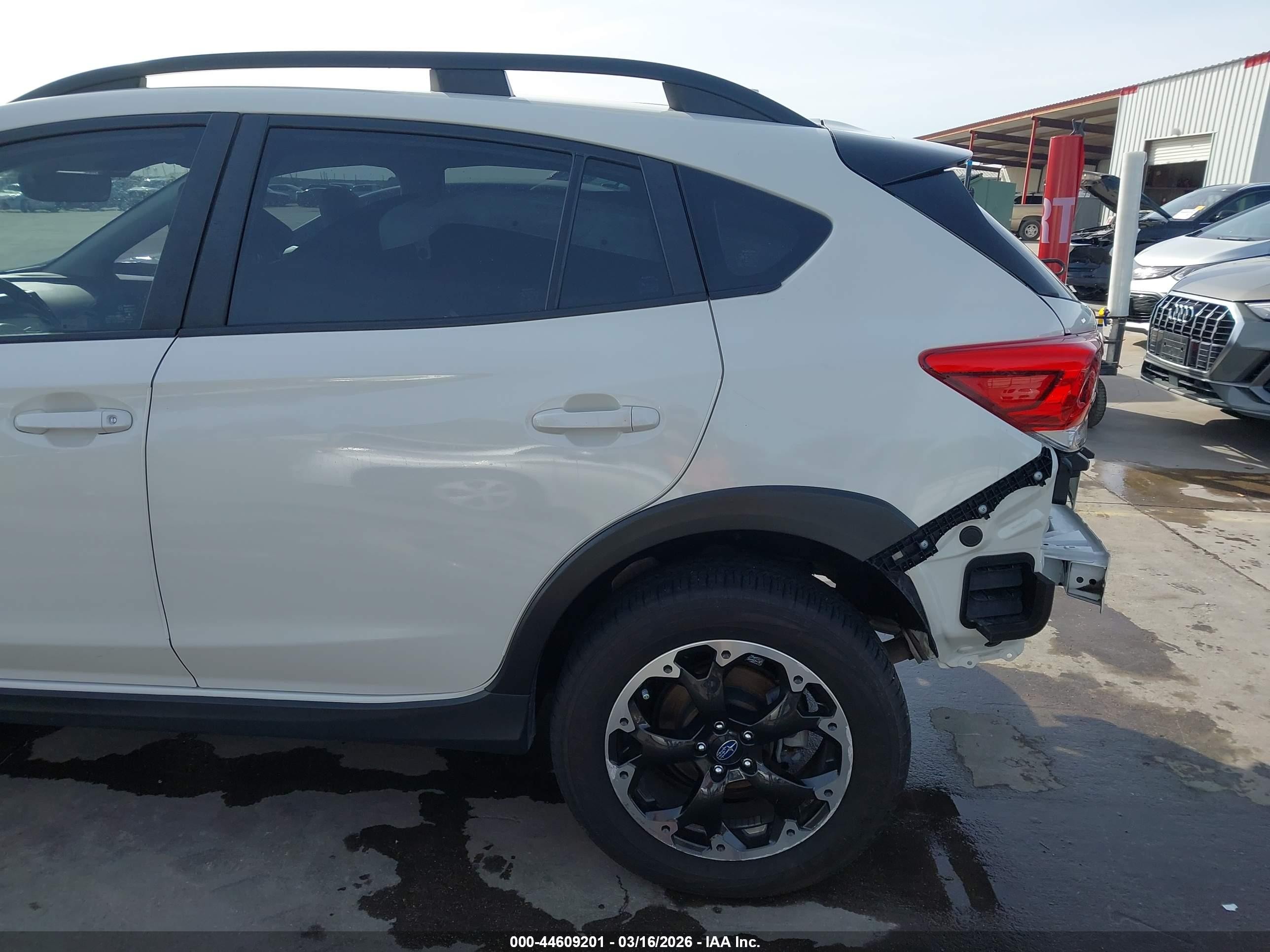 2023 Subaru Crosstrek Premium White vin: JF2GTAPC2P8223052