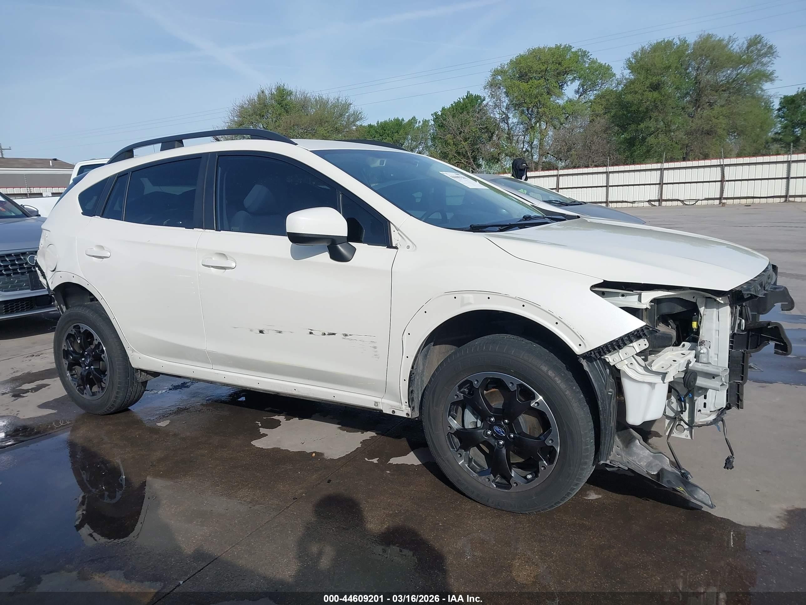 2023 Subaru Crosstrek Premium White vin: JF2GTAPC2P8223052