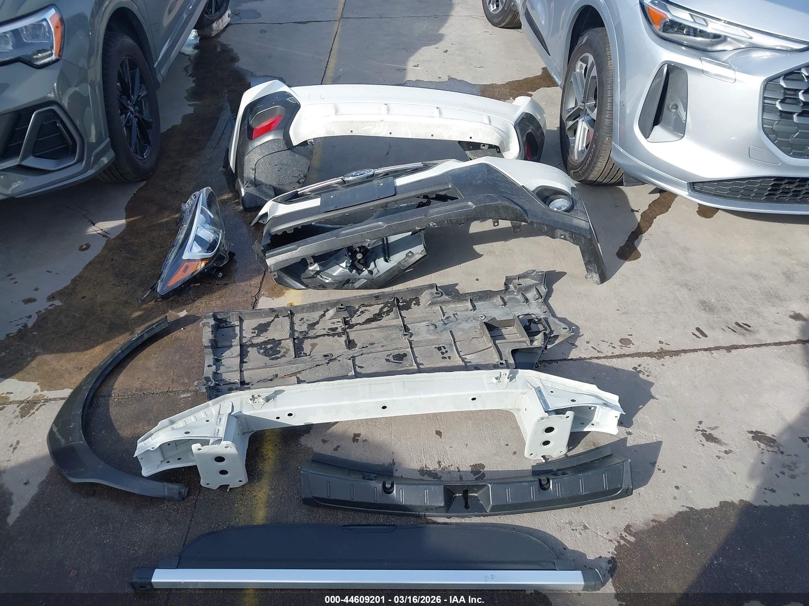 2023 Subaru Crosstrek Premium White vin: JF2GTAPC2P8223052