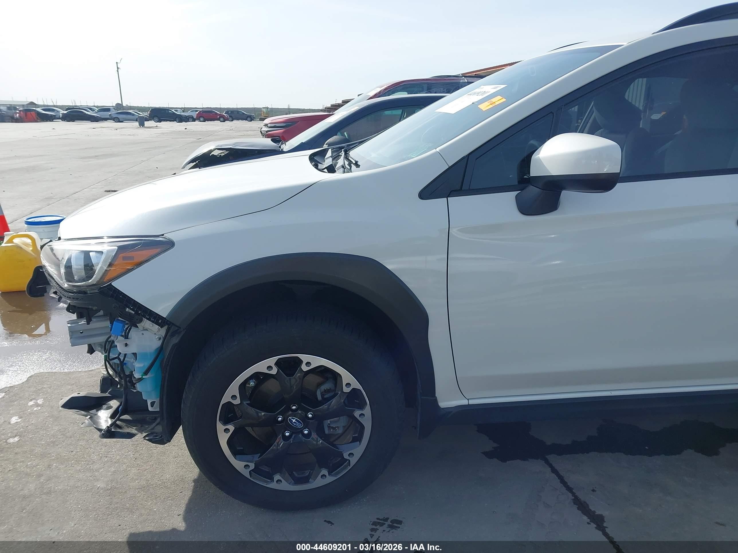 2023 Subaru Crosstrek Premium White vin: JF2GTAPC2P8223052