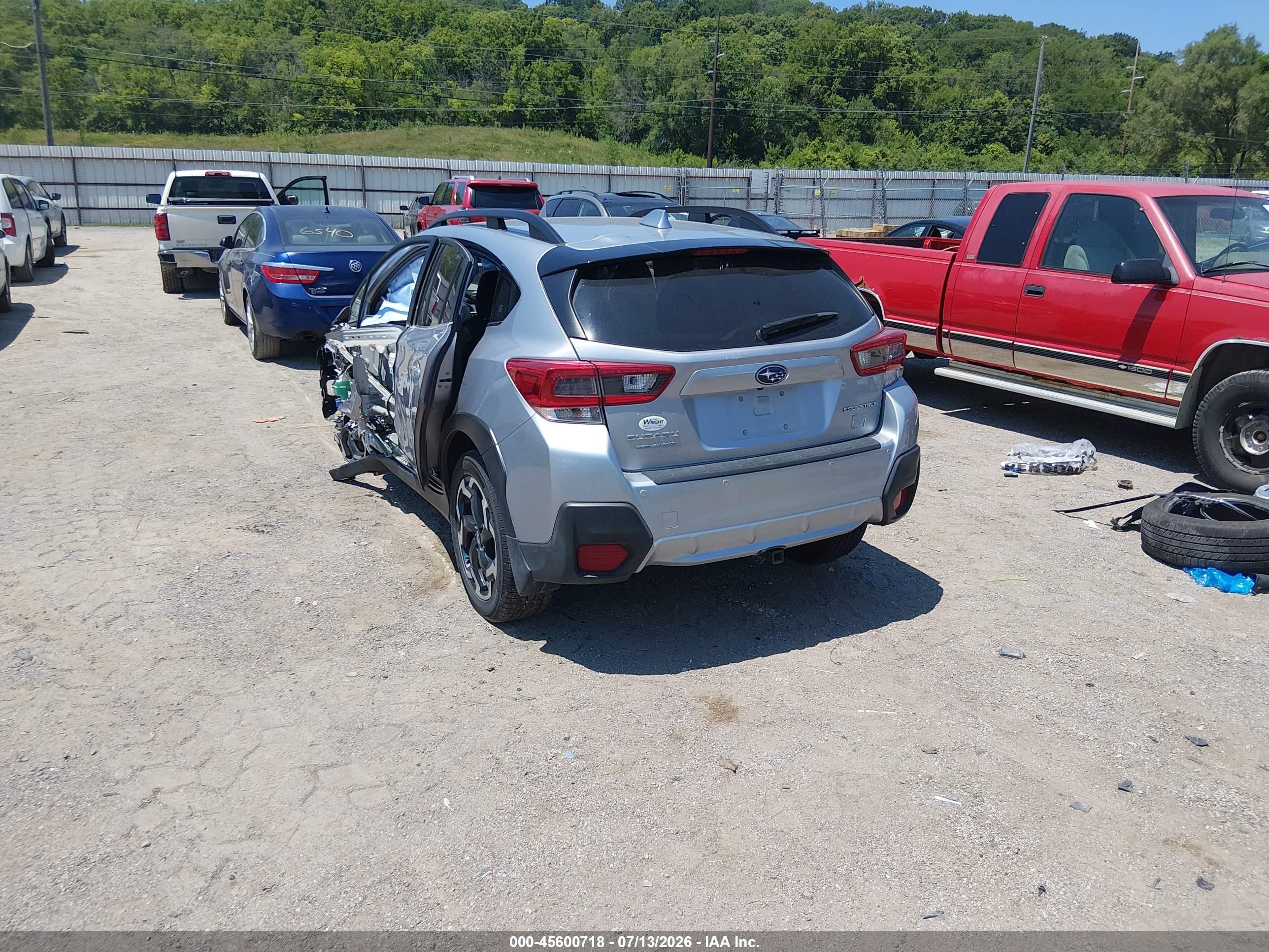 2022 Subaru Crosstrek Limited Silver vin: JF2GTHMC4N8232944