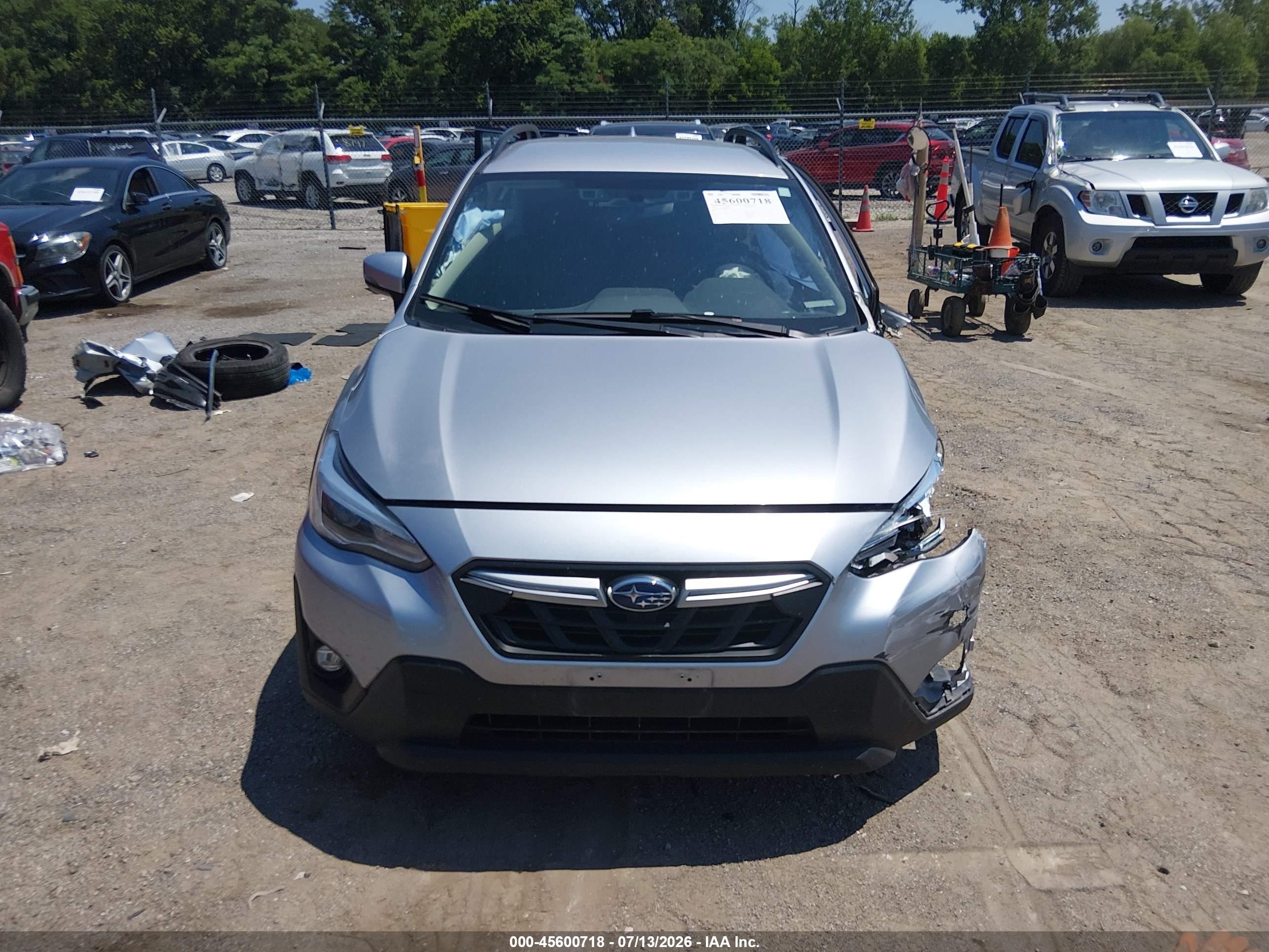 2022 Subaru Crosstrek Limited Silver vin: JF2GTHMC4N8232944