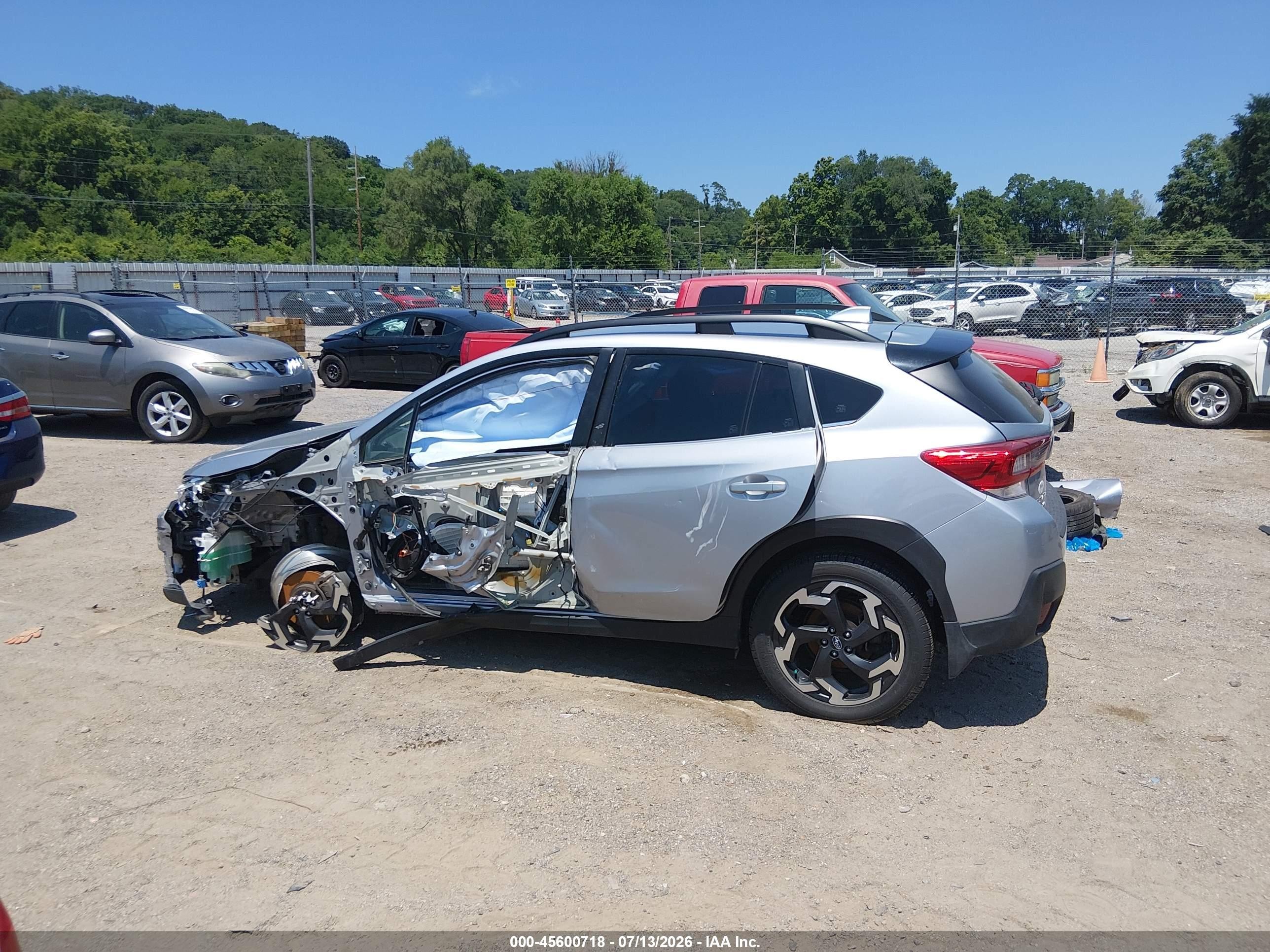 2022 Subaru Crosstrek Limited Silver vin: JF2GTHMC4N8232944