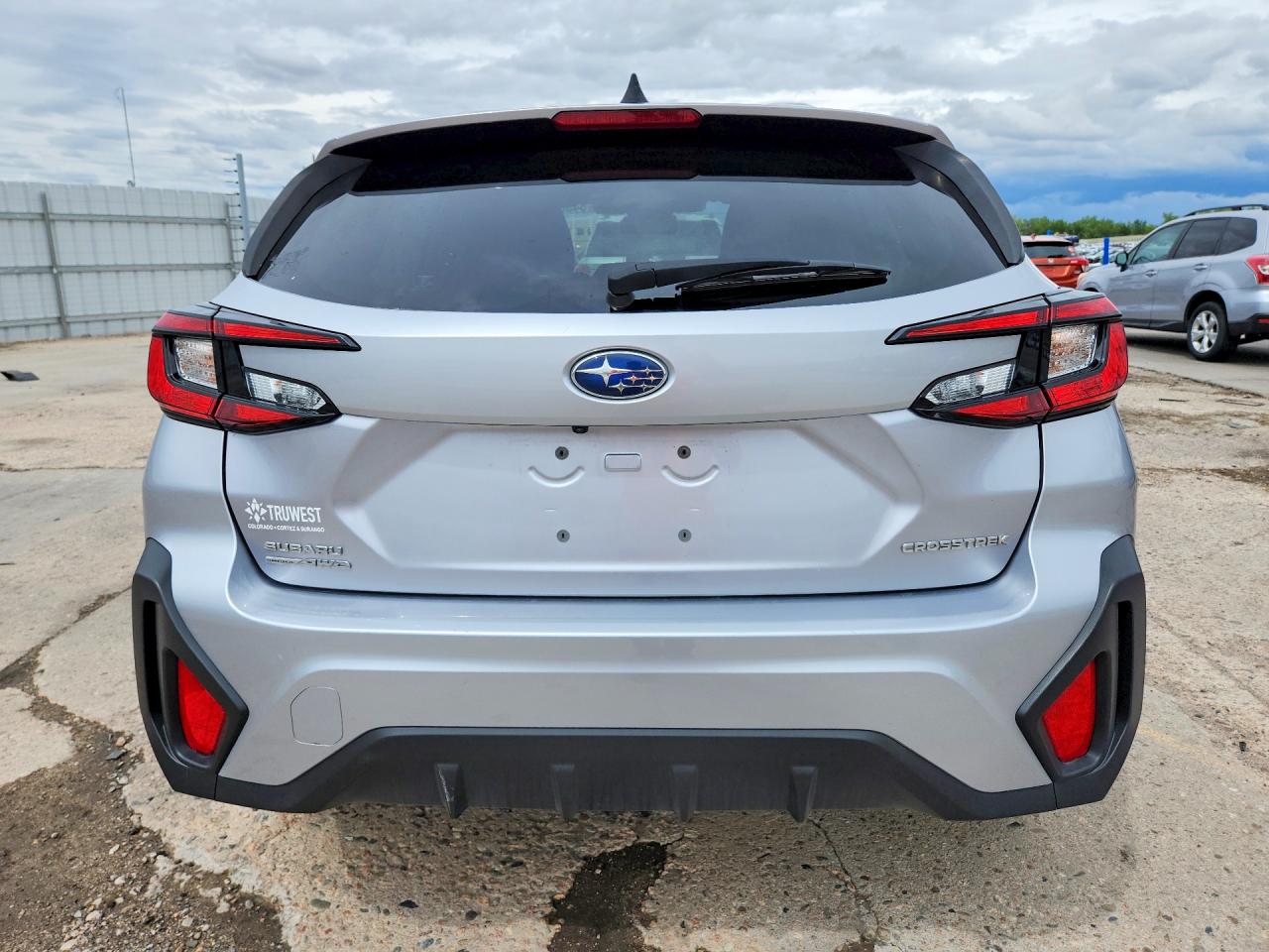 2024 Subaru Crosstrek Silver vin: JF2GUABC1R8396357