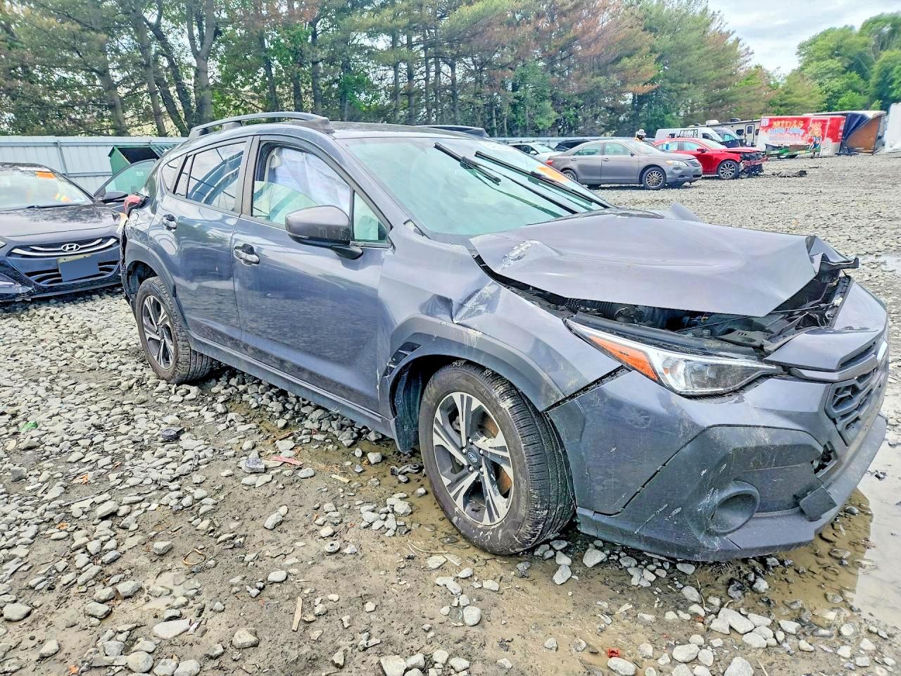 2024 Subaru Crosstrek Premium Silver vin: JF2GUADC0R8204925