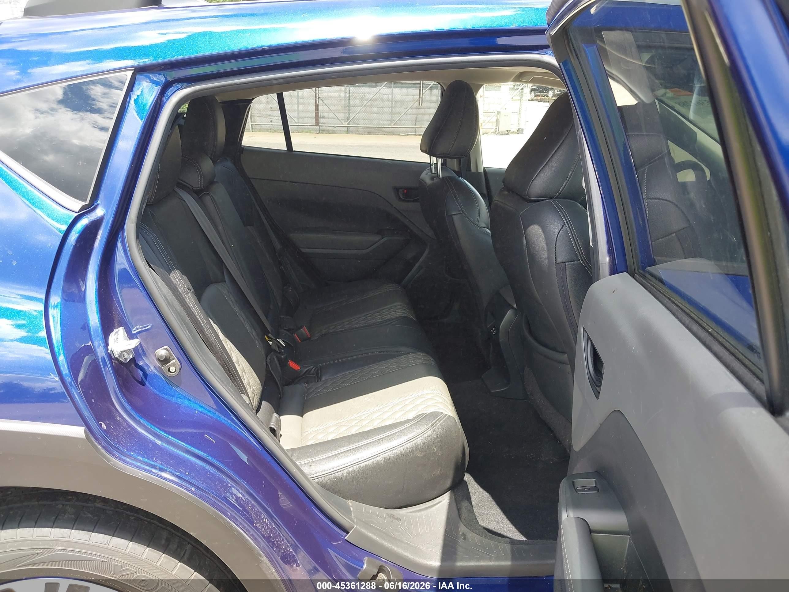 2024 Subaru Crosstrek Premium Blue vin: JF2GUADC4R8268269