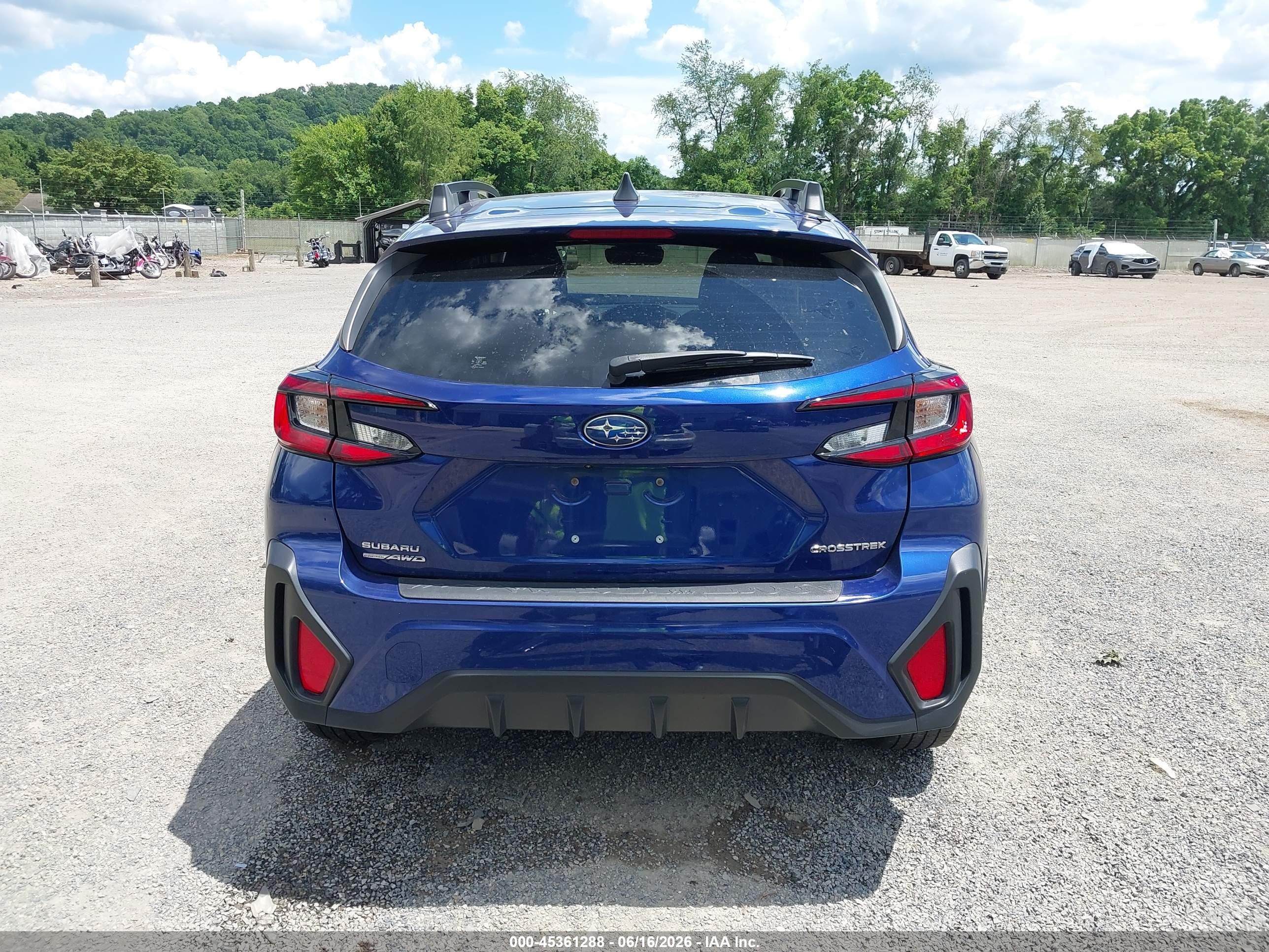 2024 Subaru Crosstrek Premium Blue vin: JF2GUADC4R8268269