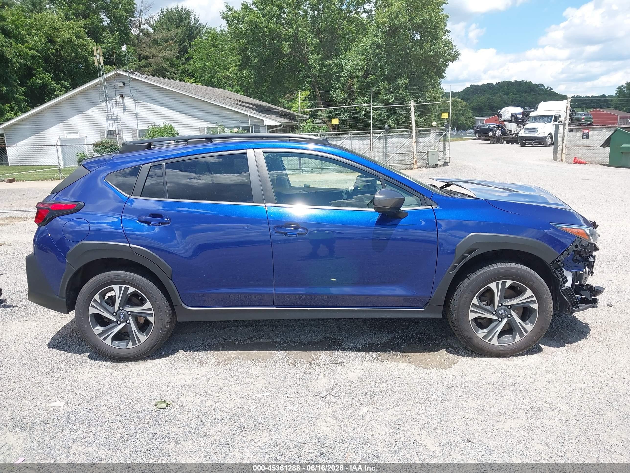 2024 Subaru Crosstrek Premium Blue vin: JF2GUADC4R8268269