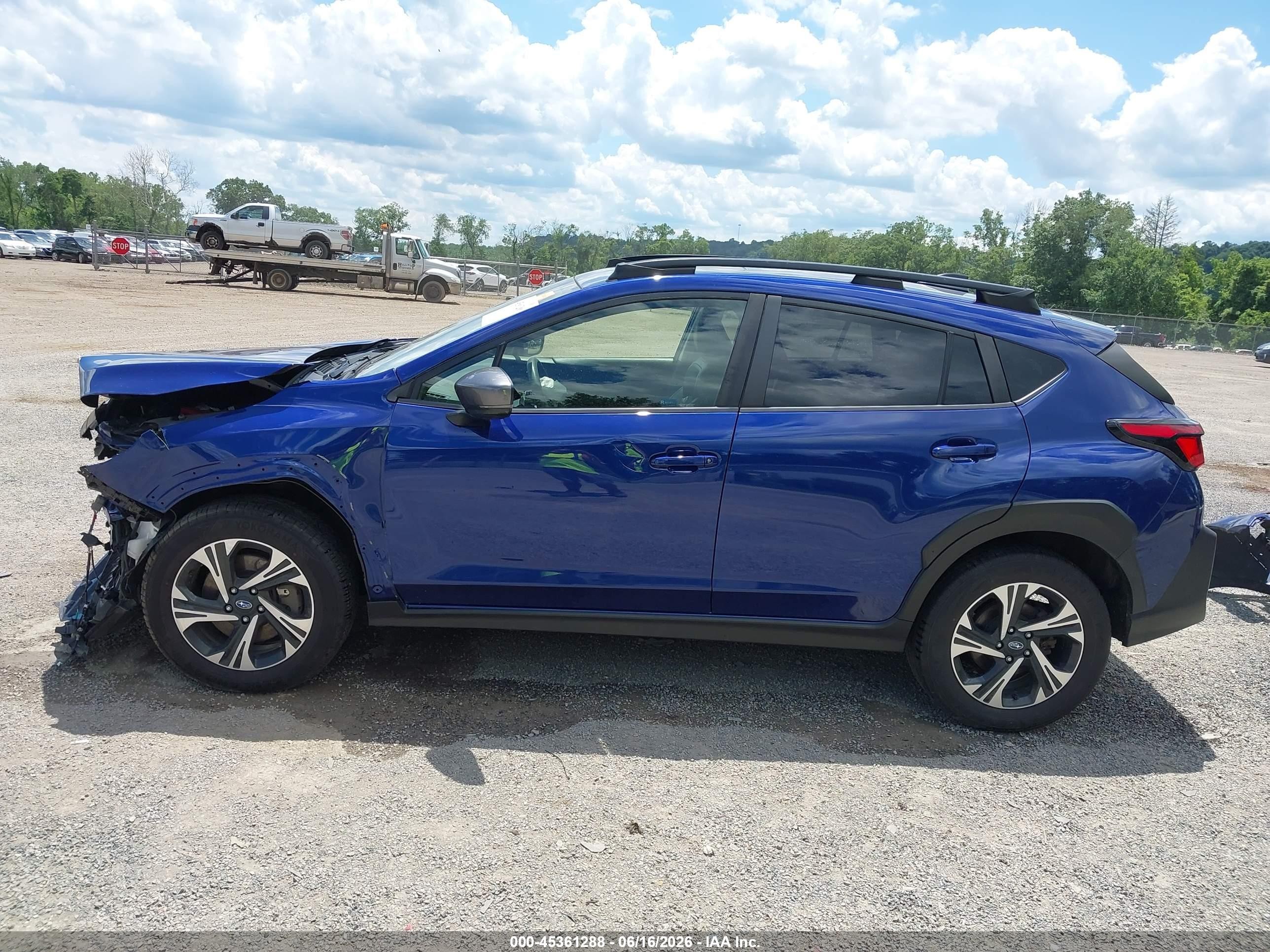2024 Subaru Crosstrek Premium Blue vin: JF2GUADC4R8268269