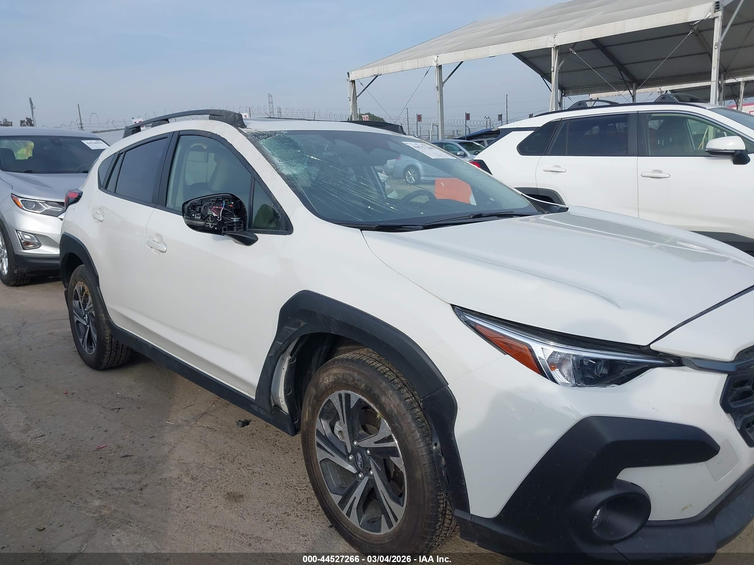 2024 Subaru Crosstrek Premium White vin: JF2GUADC5R8889861
