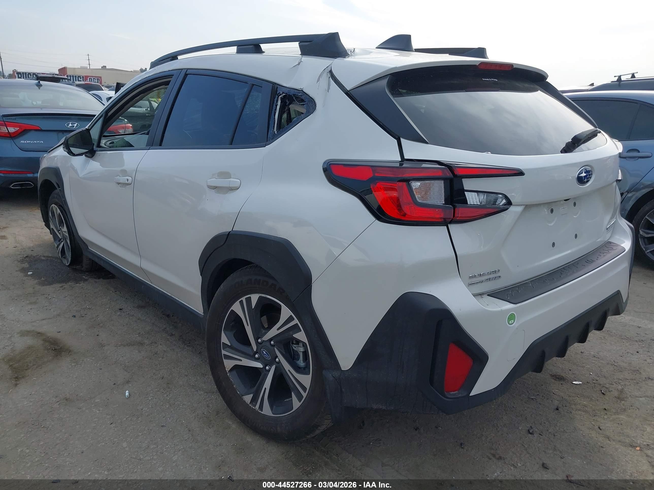 2024 Subaru Crosstrek Premium White vin: JF2GUADC5R8889861