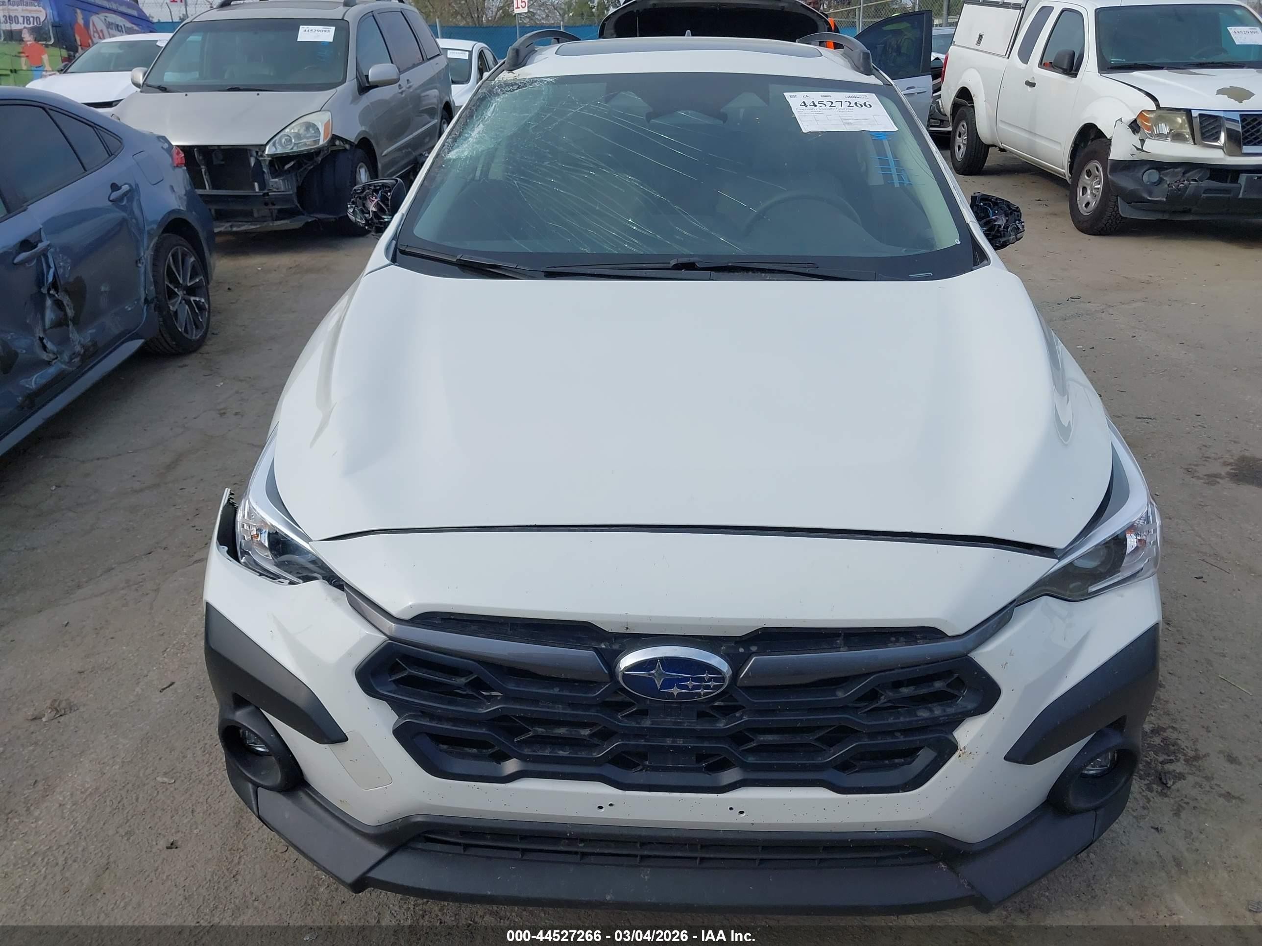 2024 Subaru Crosstrek Premium White vin: JF2GUADC5R8889861