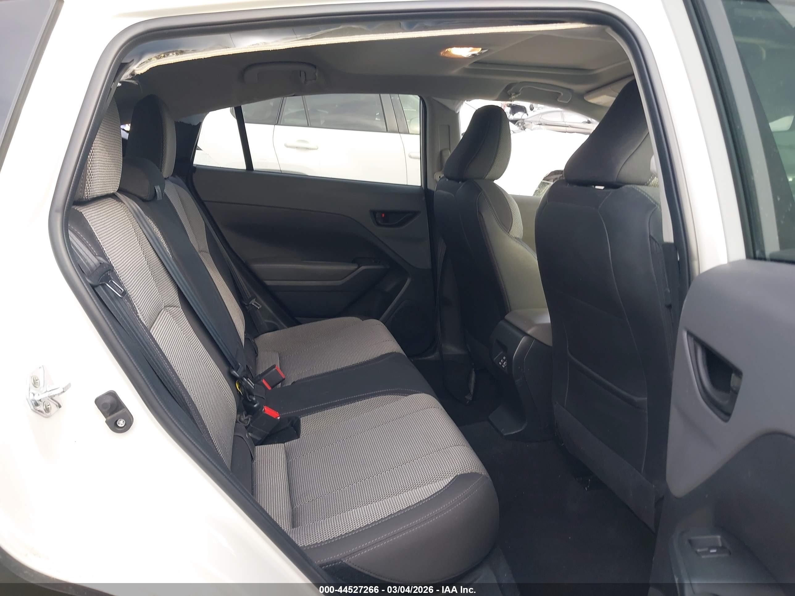 2024 Subaru Crosstrek Premium White vin: JF2GUADC5R8889861