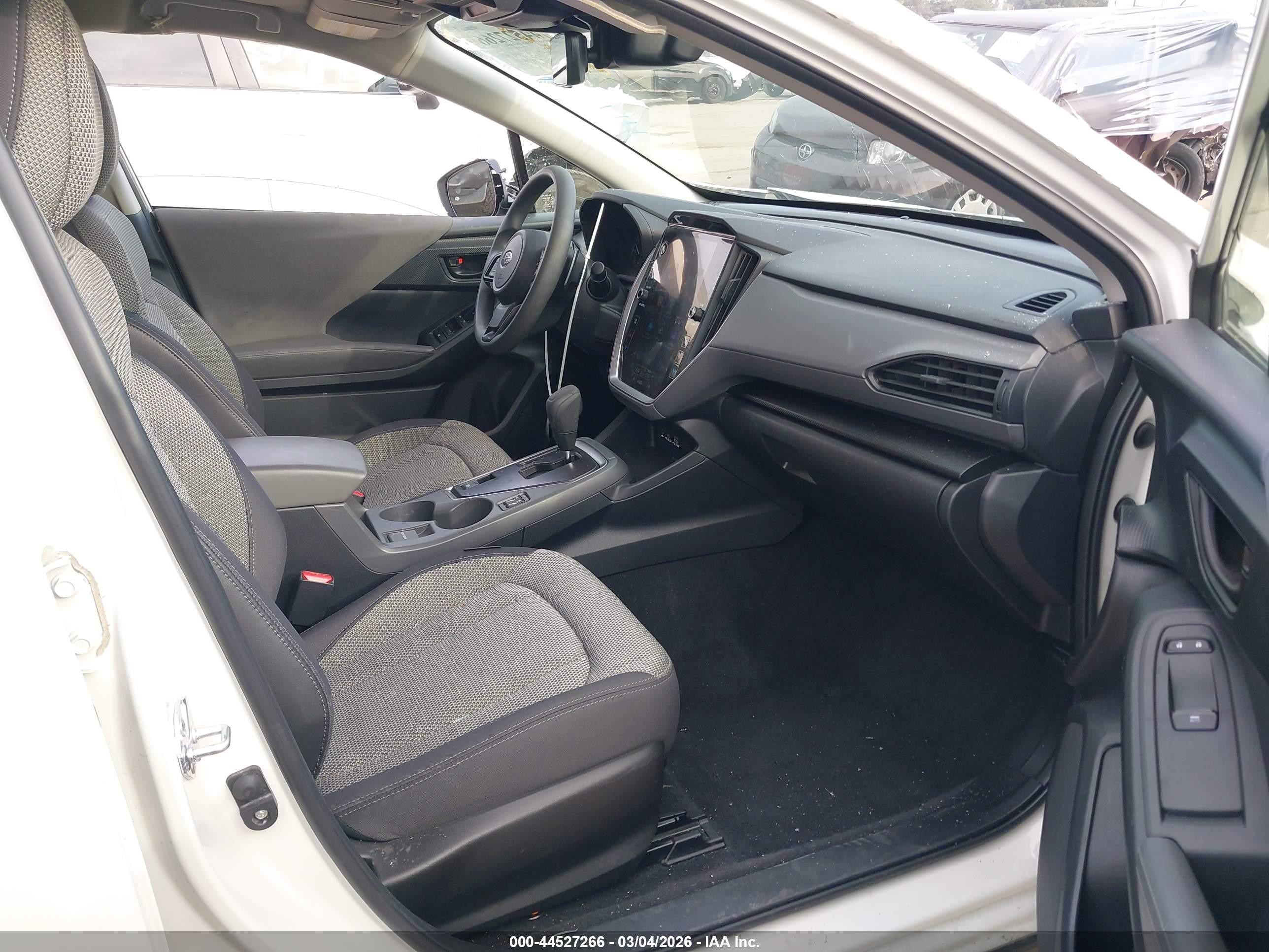 2024 Subaru Crosstrek Premium White vin: JF2GUADC5R8889861