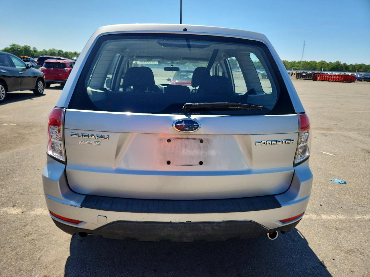 2009 Subaru Forester 2.5x Silver vin: JF2SH61609H717036
