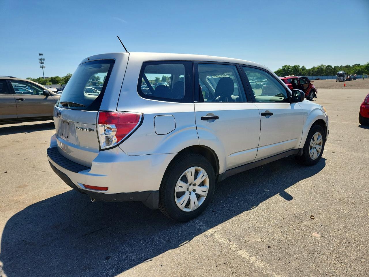 2009 Subaru Forester 2.5x Silver vin: JF2SH61609H717036