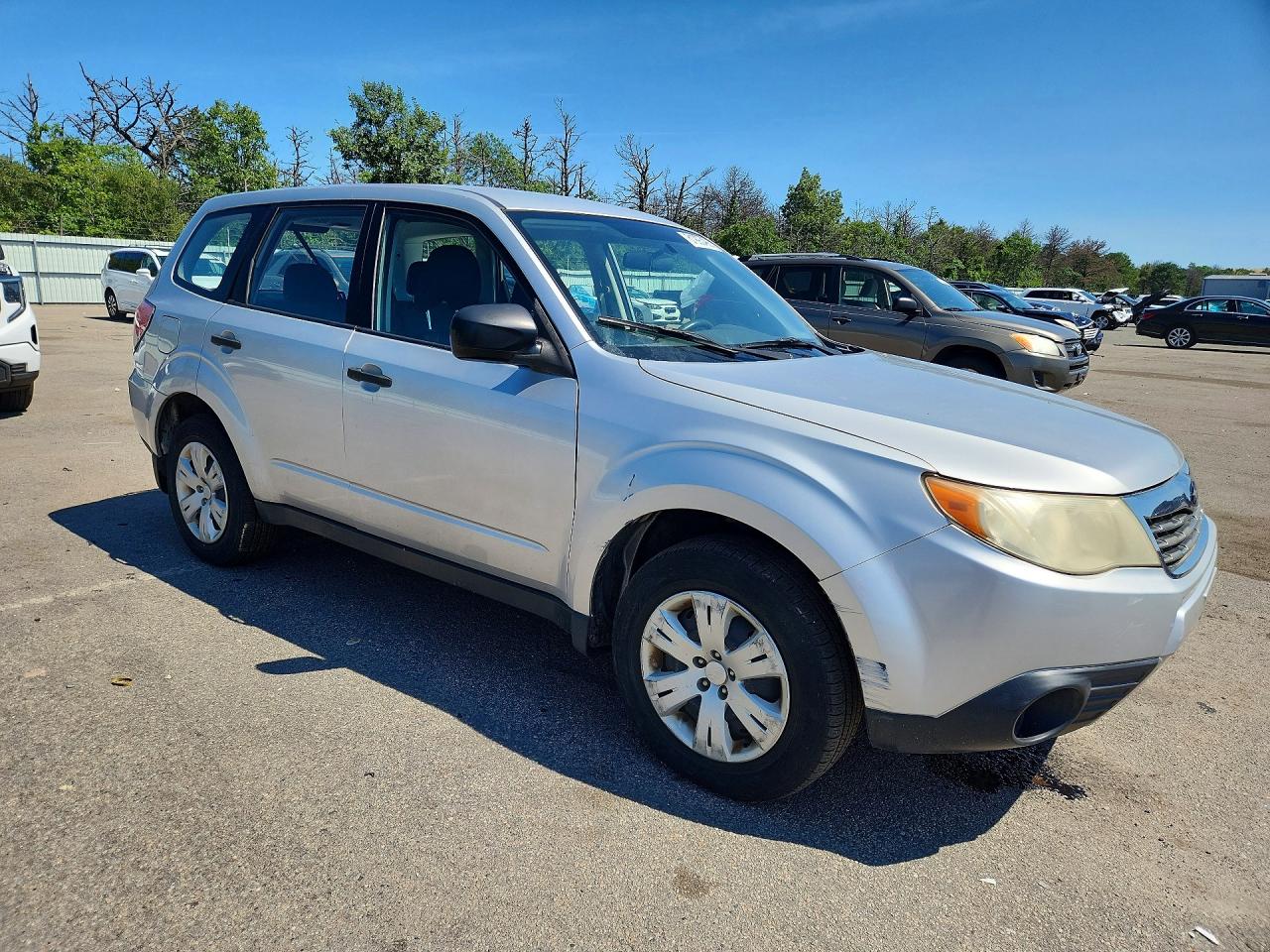 2009 Subaru Forester 2.5x Silver vin: JF2SH61609H717036