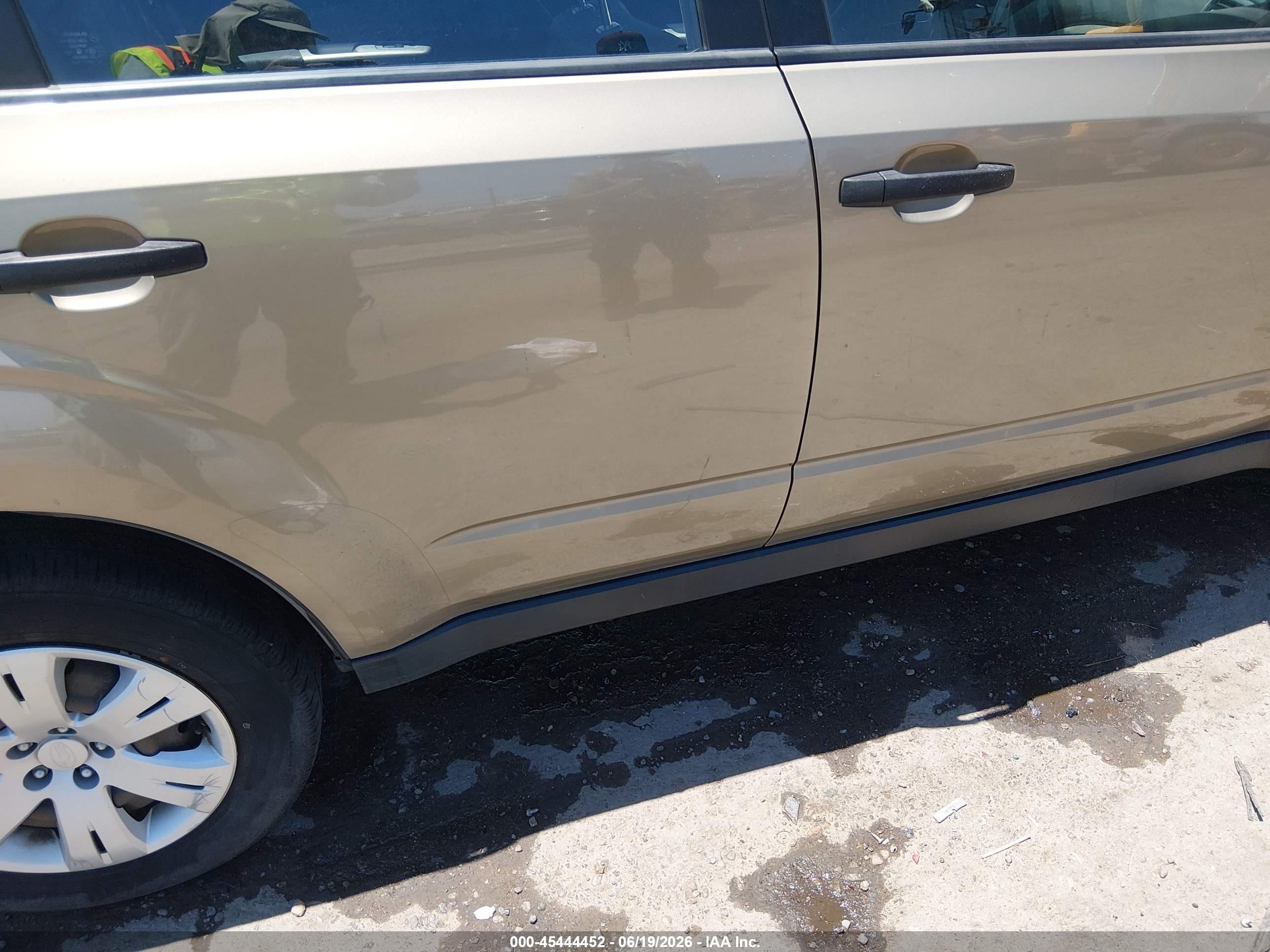 2009 Subaru Forester 2.5x Gold vin: JF2SH61609H755723